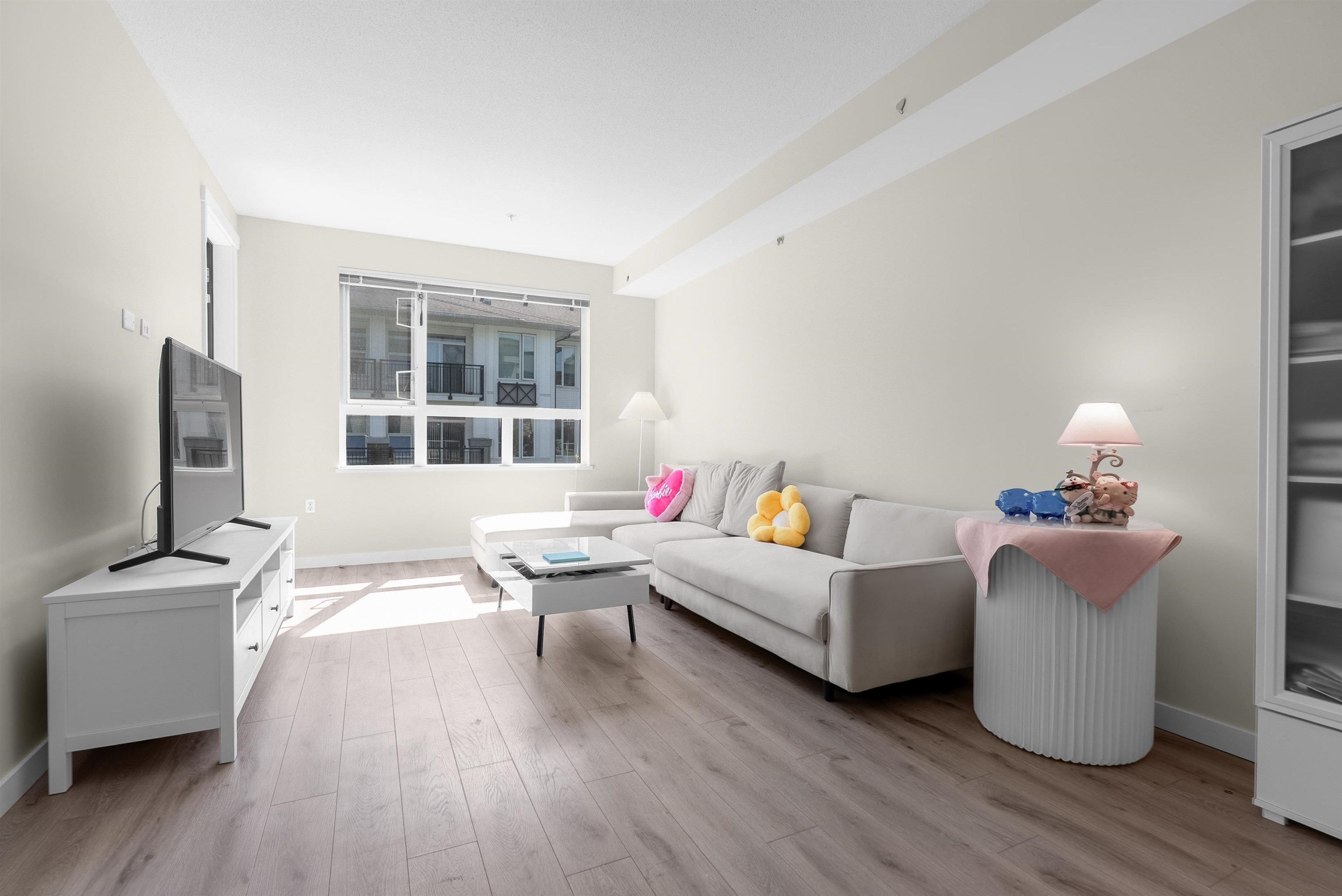 9233 Odlin Rd #315, Richmond, BC V6X 0V4