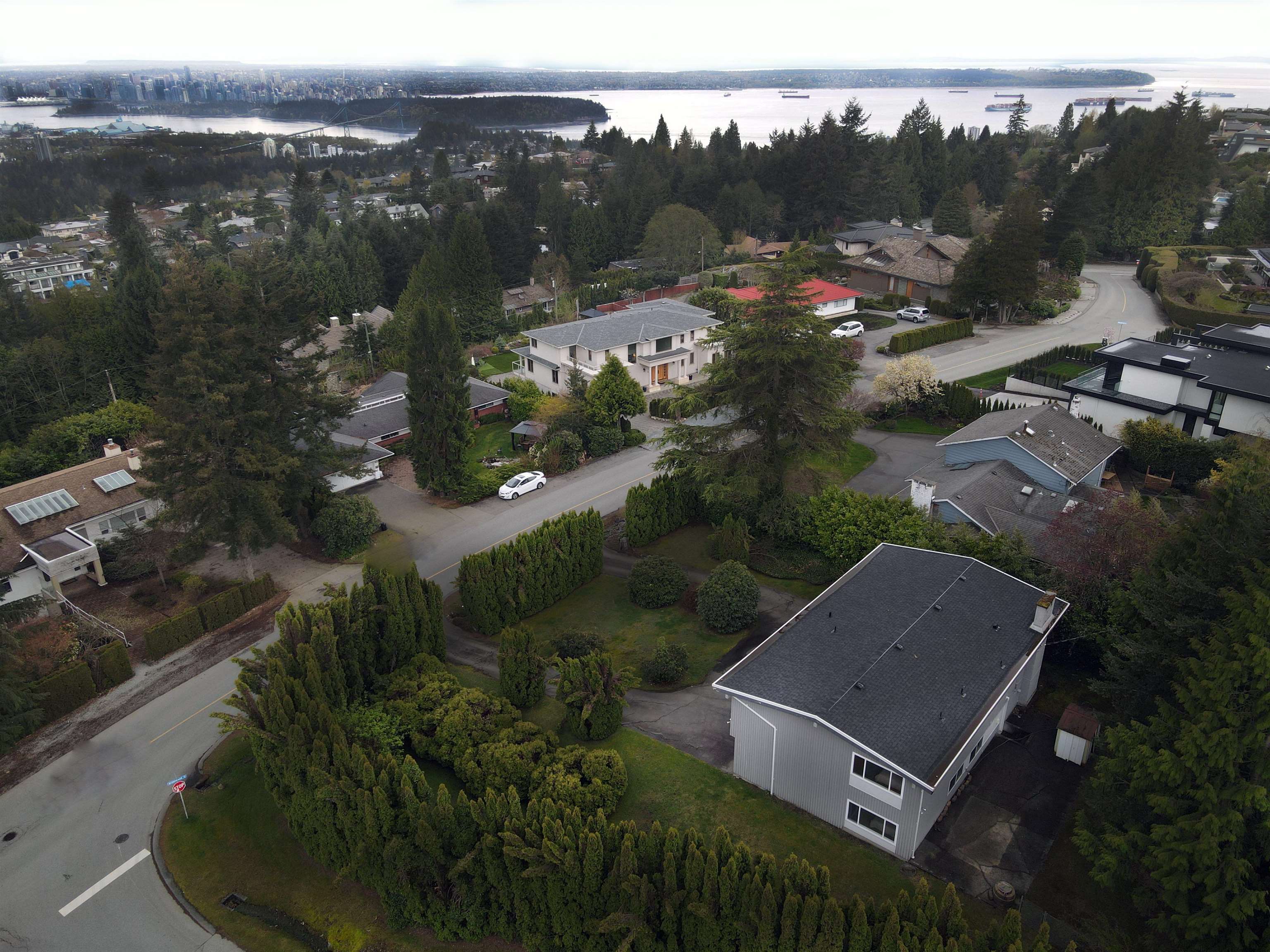 905 Greenwood Road, West Vancouver, BC V7S 1X9