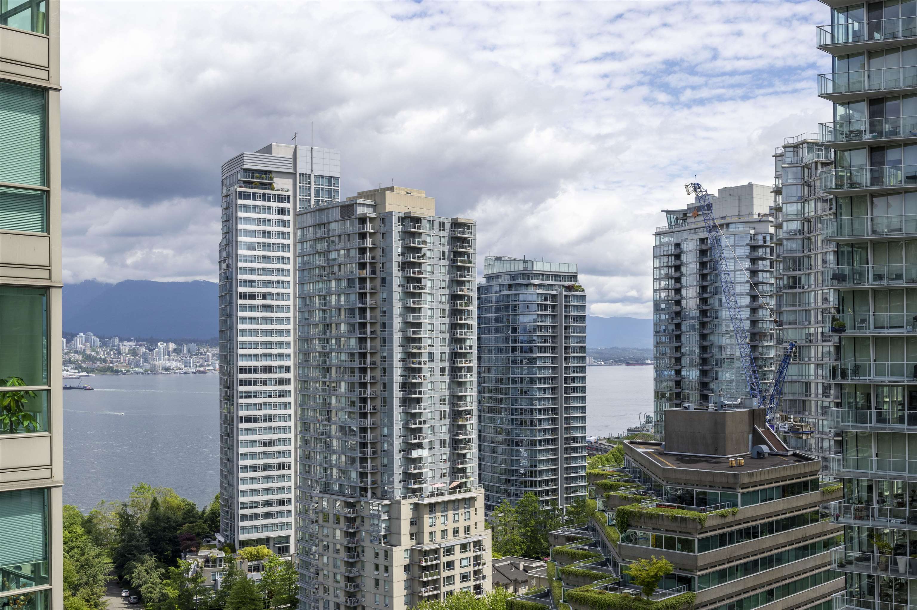 1328 West Pender Street #2201, Vancouver, BC V6E 4T1
