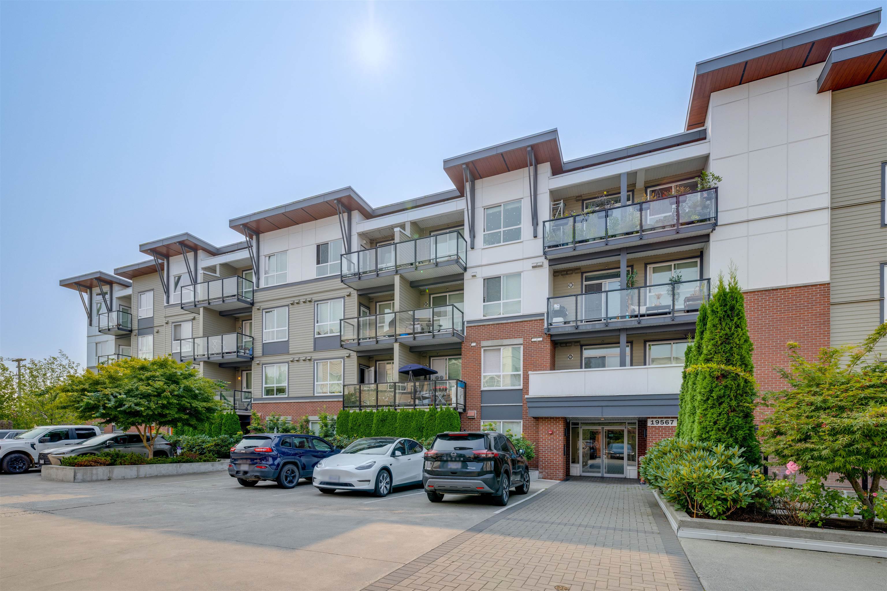 19567 64 Avenue #303, Surrey, BC V3S 7H8