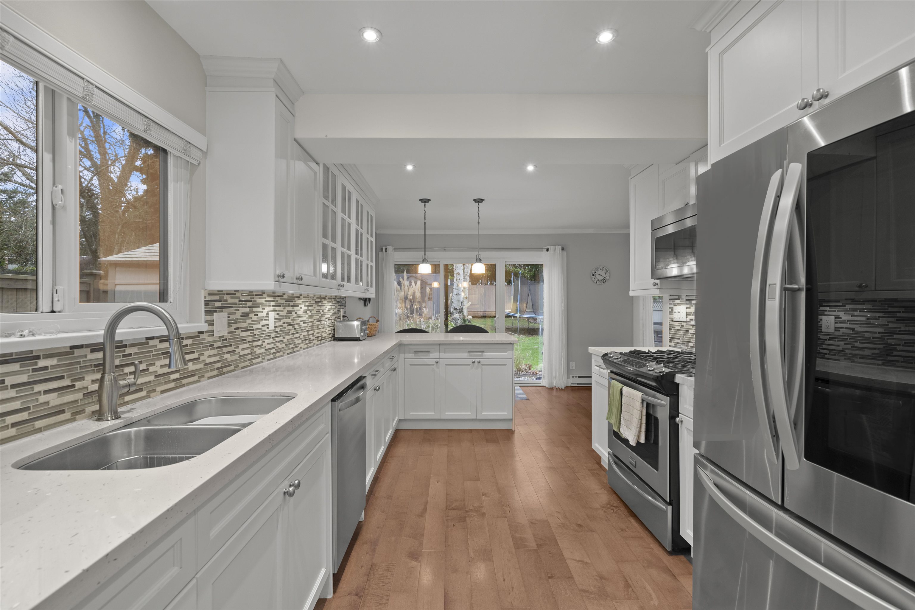 15 Avenue, Surrey, BC V4A 5H4