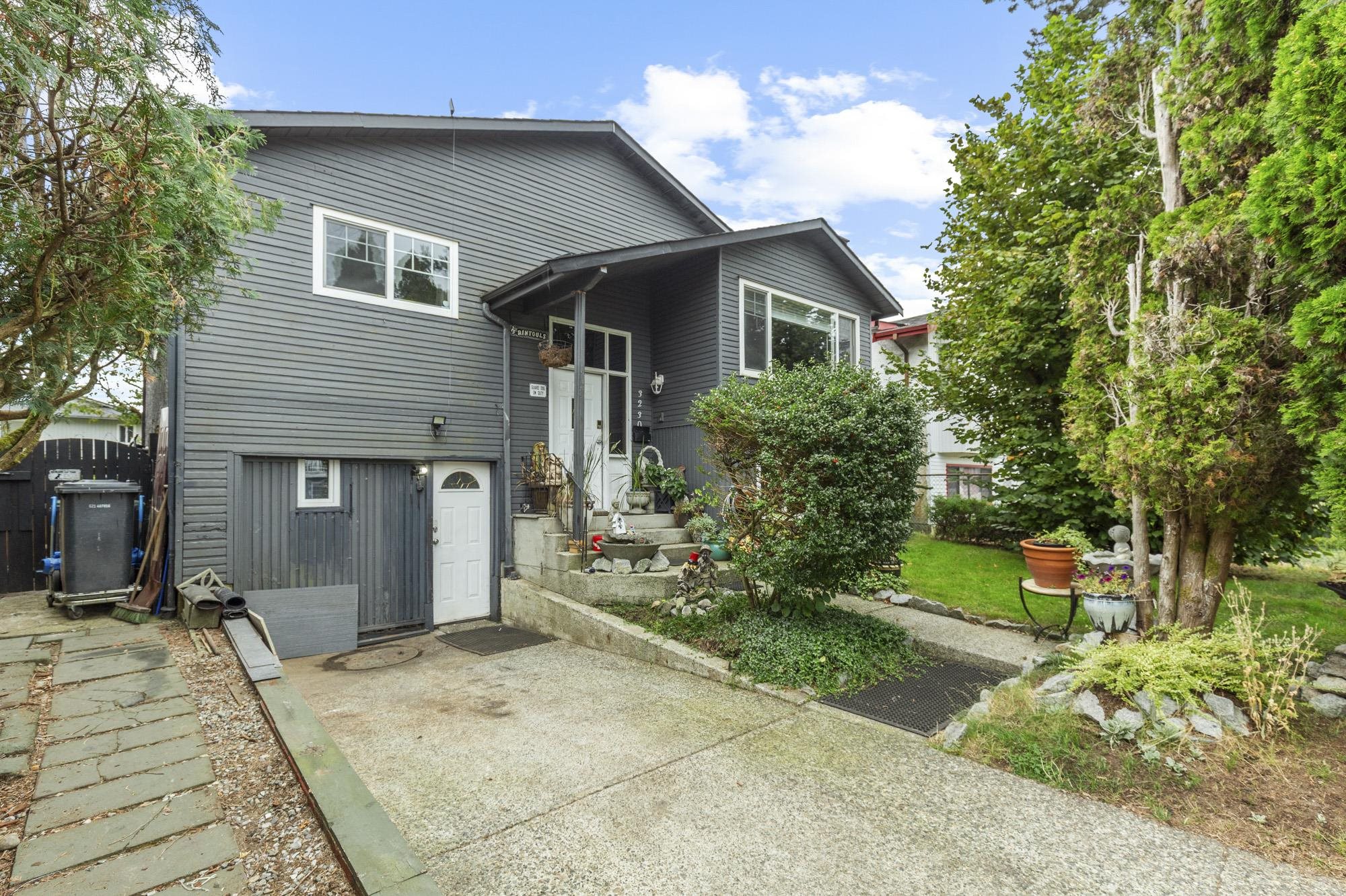 3230 Ballenas Court, Coquitlam, BC V3E 1T5