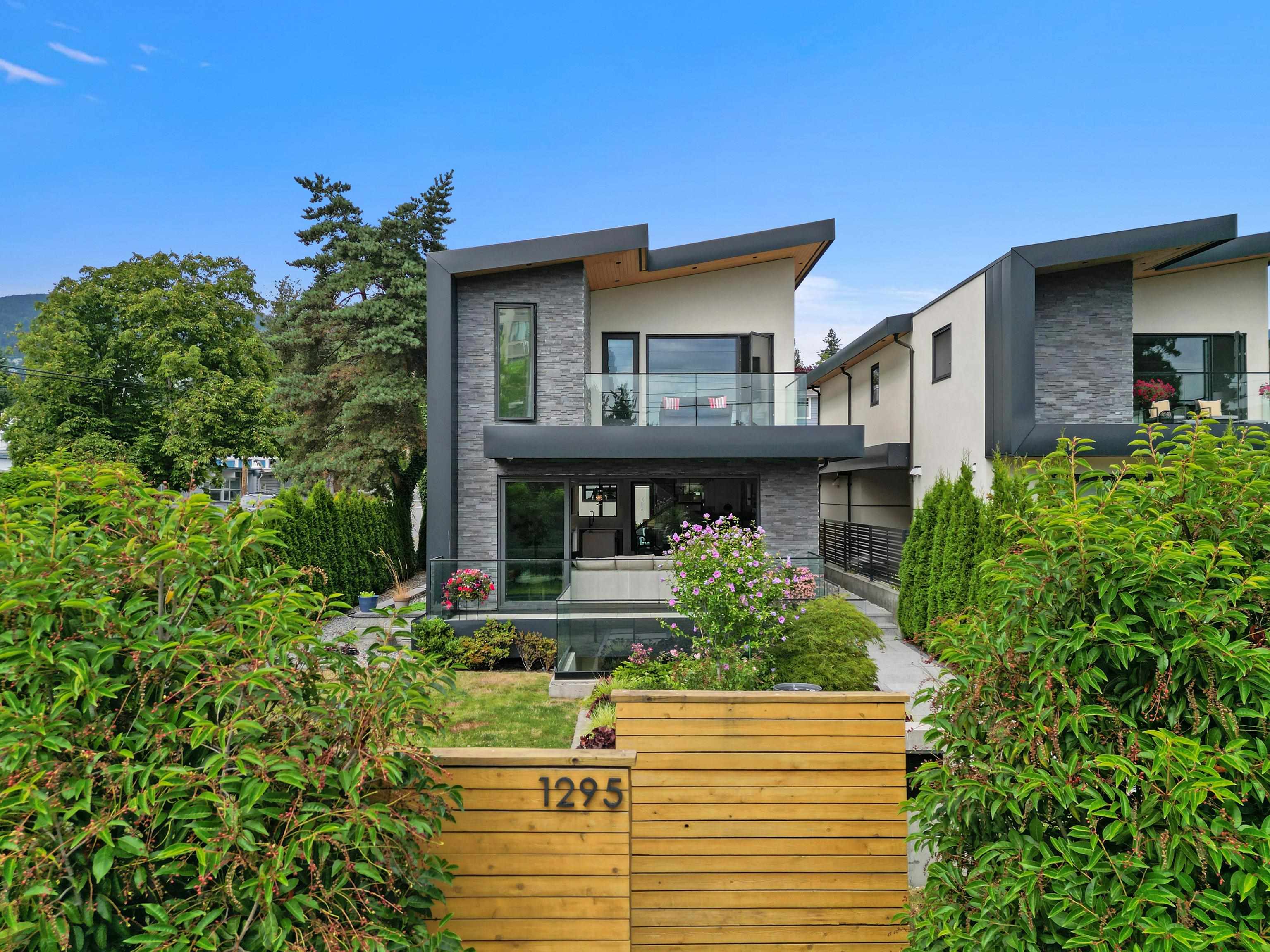 1295 Duchess Avenue, West Vancouver, BC V7T 1H3
