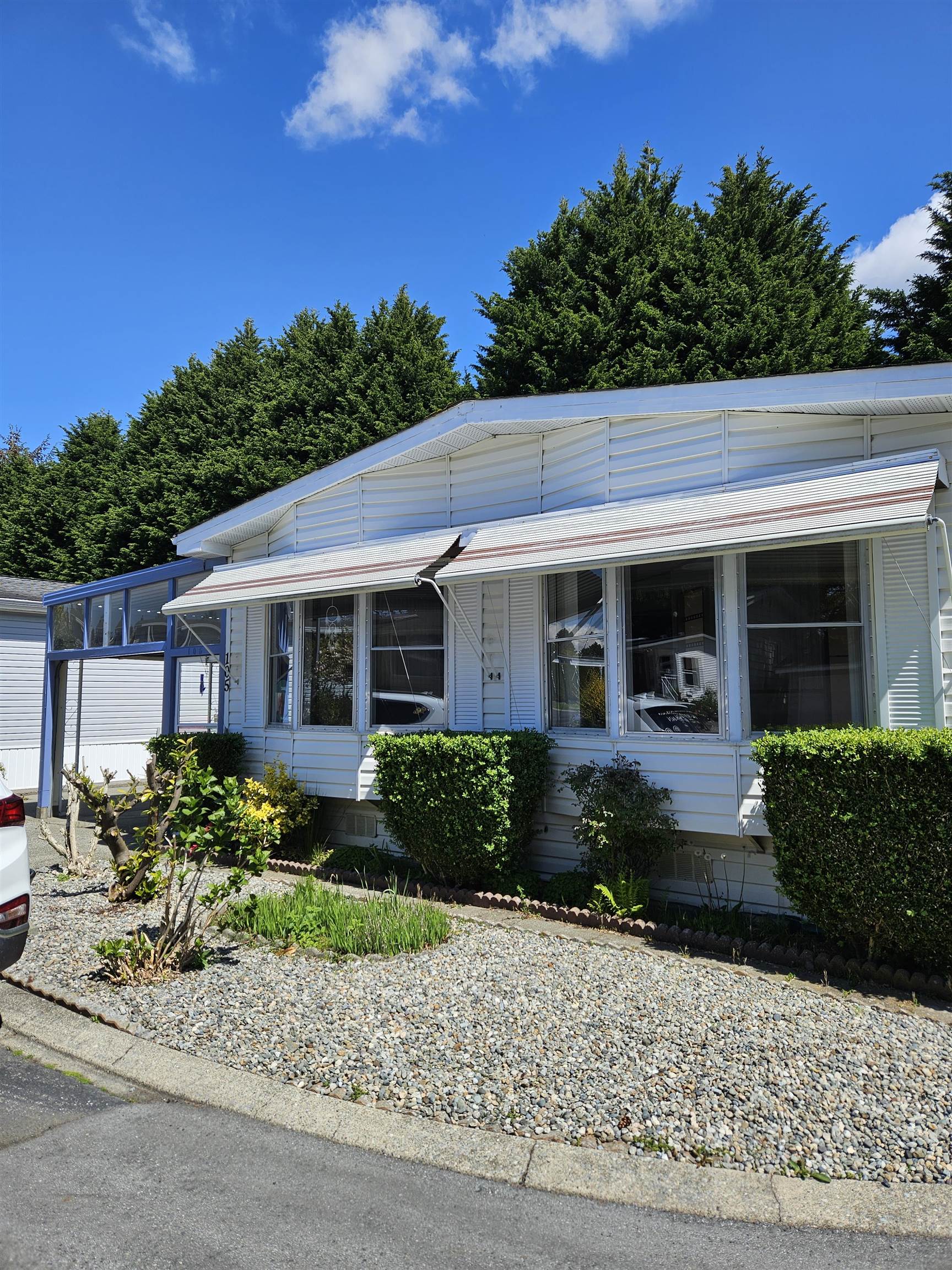 2062 King George Boulevard #105, Surrey, BC V4A 5A2