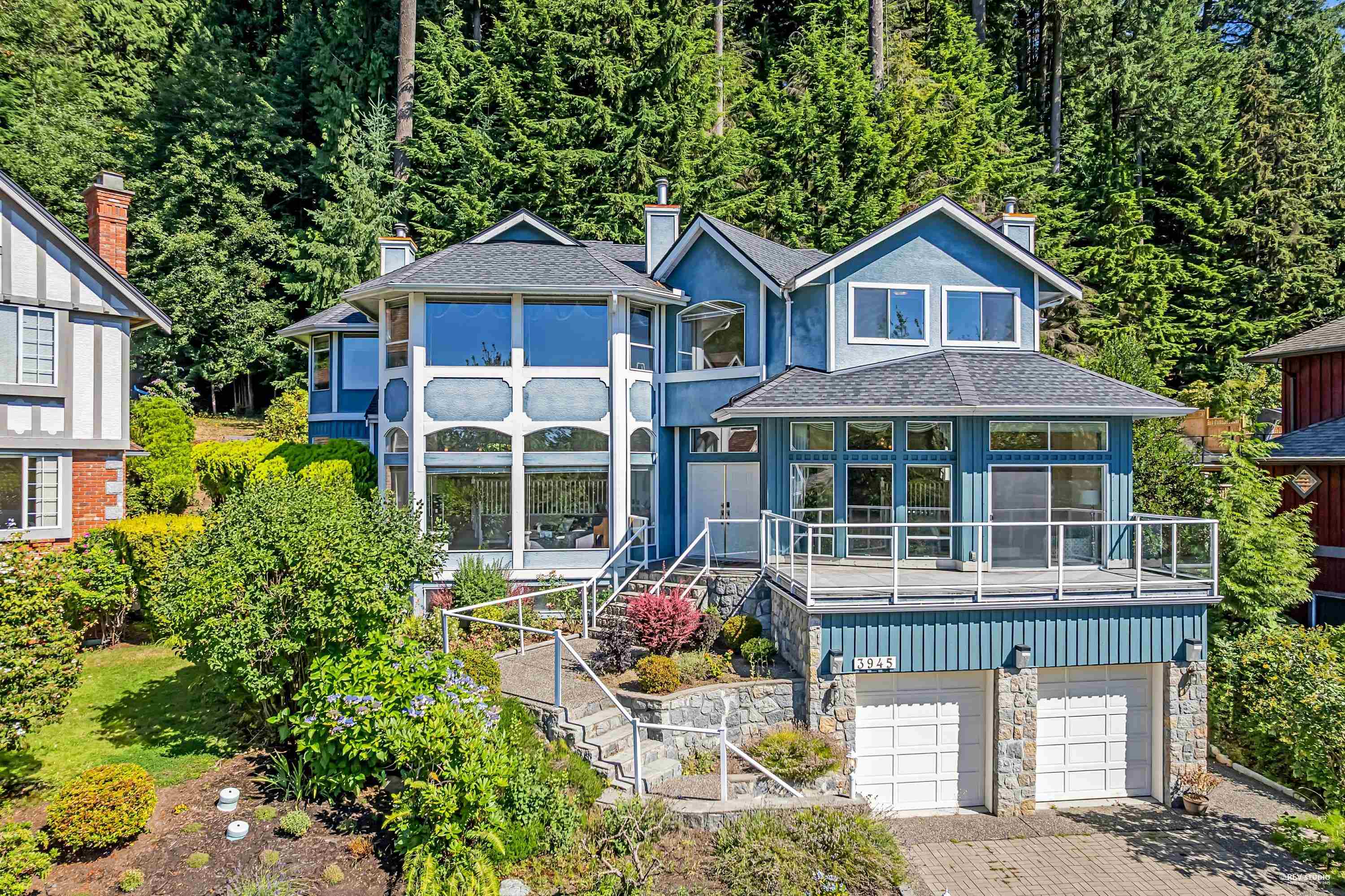 3945 Braemar Place, North Vancouver, BC V7N 4M8