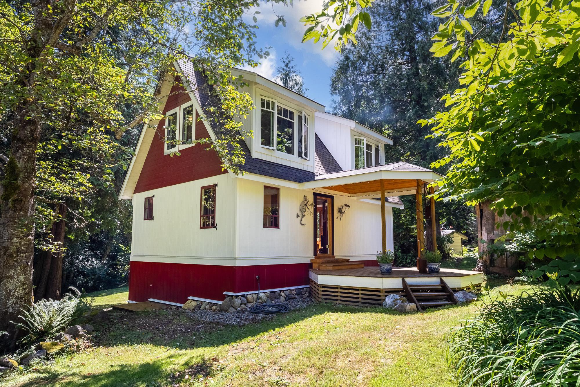 6121 Golf Course Rd, Sechelt, BC V7Z 0R2