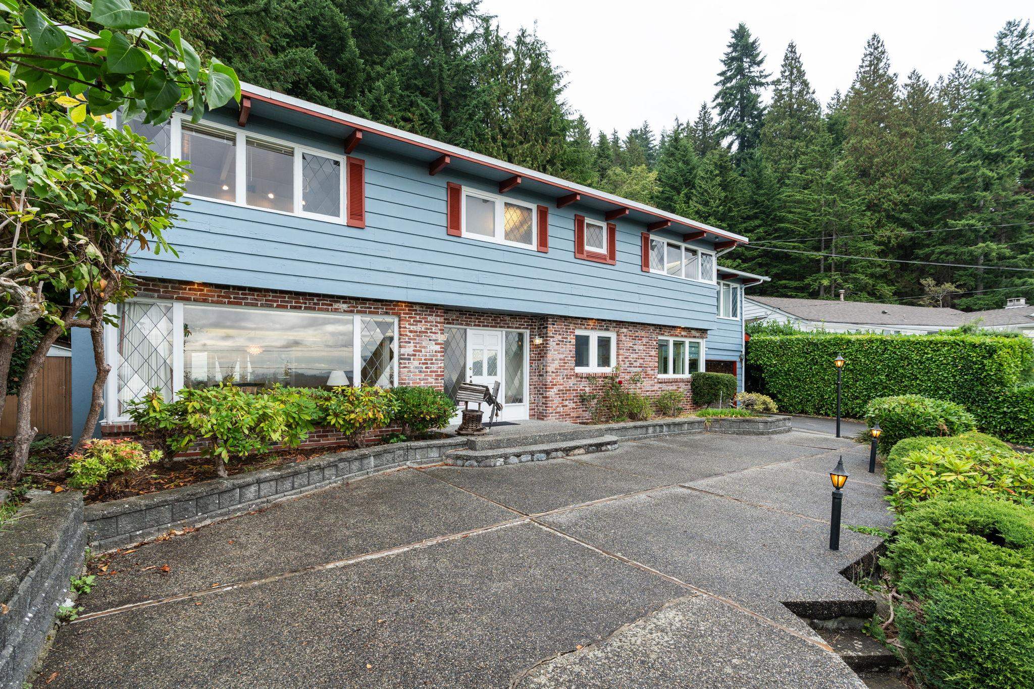 72 Bonnymuir Drive, West Vancouver, BC V7S 1L2