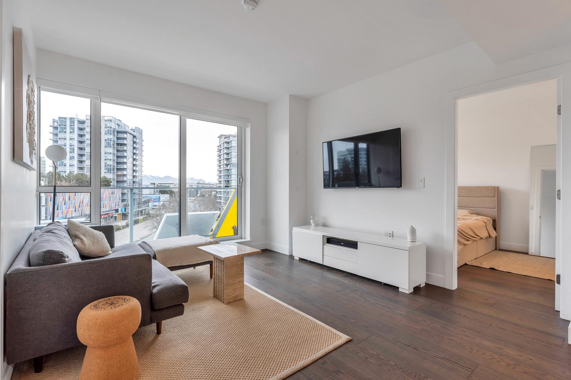 5766 Gilbert Rd #607, Richmond, BC V7C 0G2