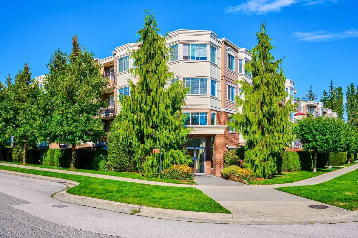 15357 Roper Avenue #ph6, White Rock, BC V4B 2G2