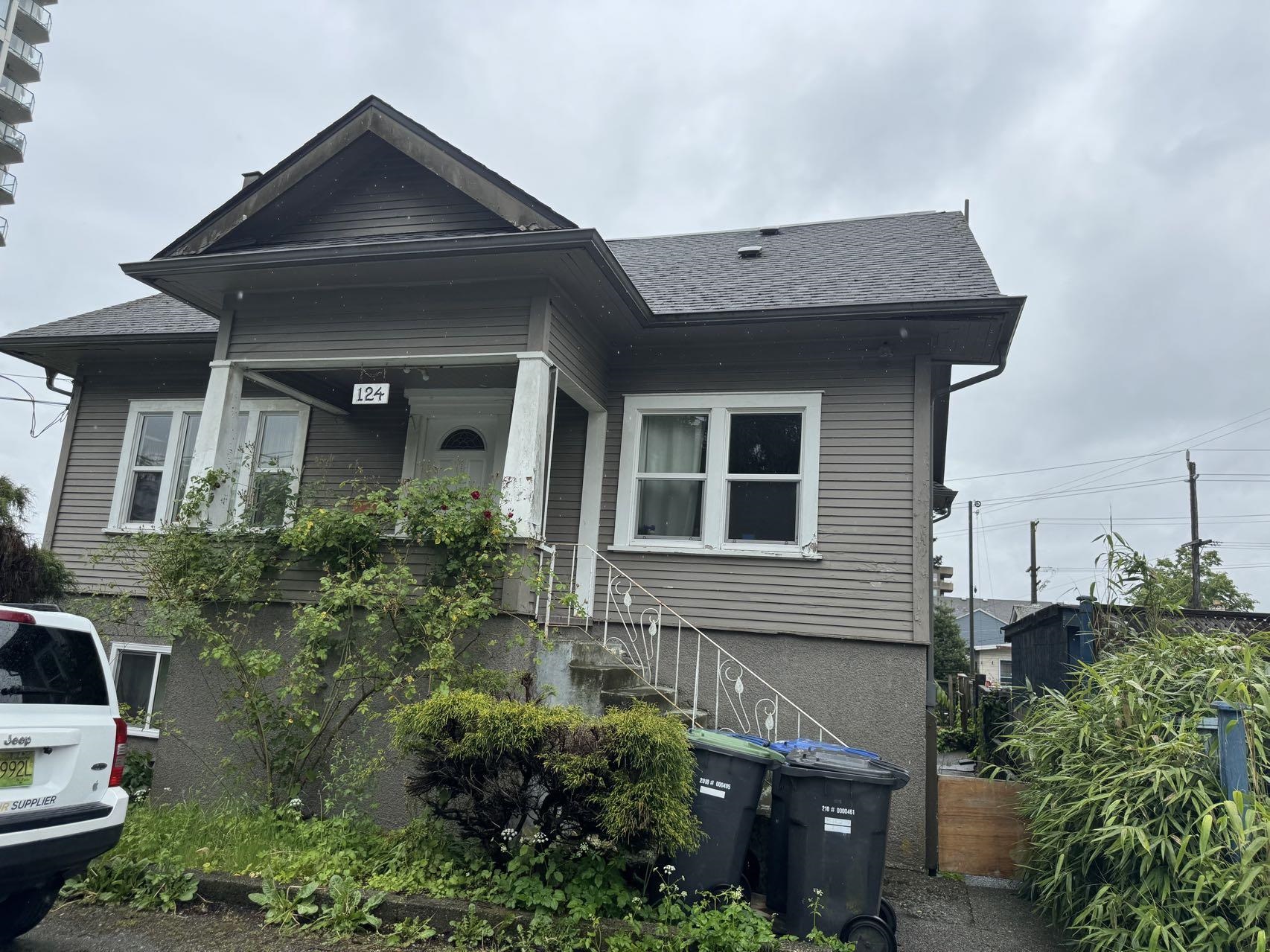 124 Mcinnes Street, New Westminster, BC V3M 3W8