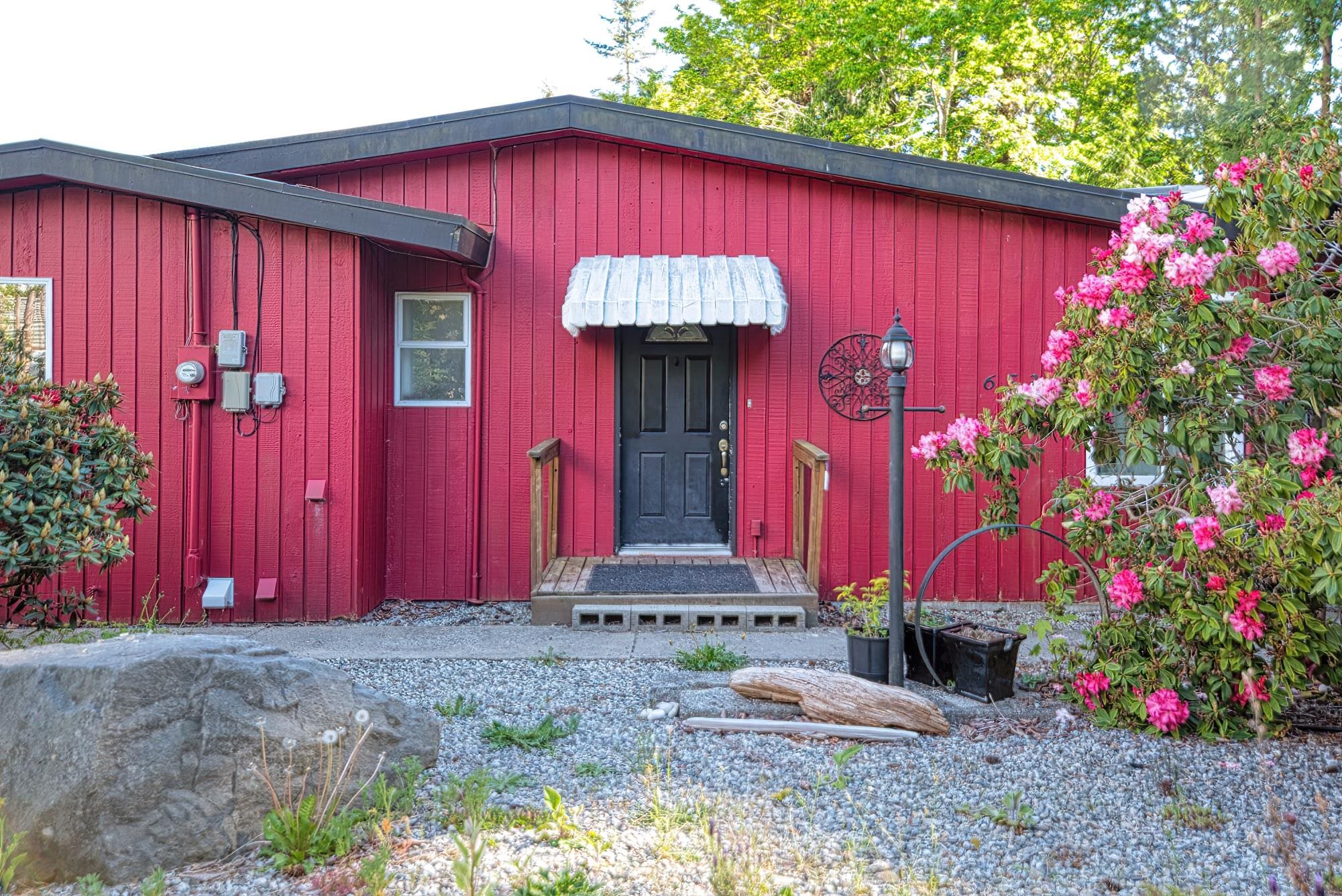 6533 Meier Rd, Sechelt, BC V7Z 0S8