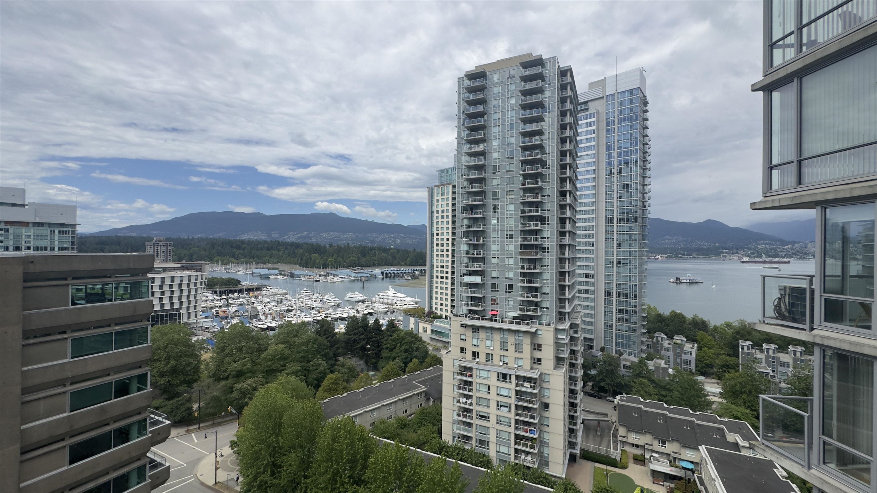 1228 West Hastings Street #1404, Vancouver, BC V6E 4S6