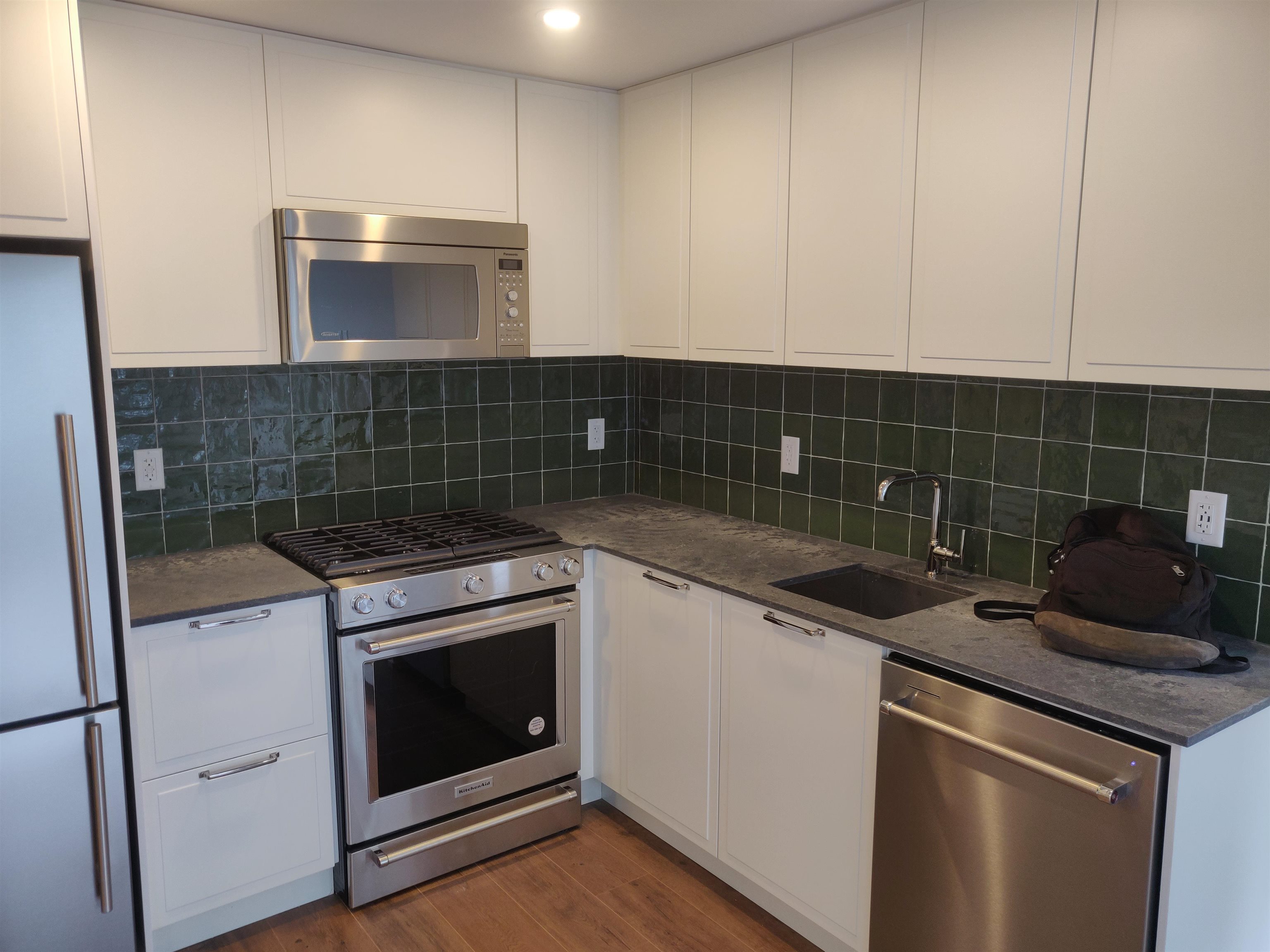 645 Como Lake Ave #414, Coquitlam, BC V3J 0N9