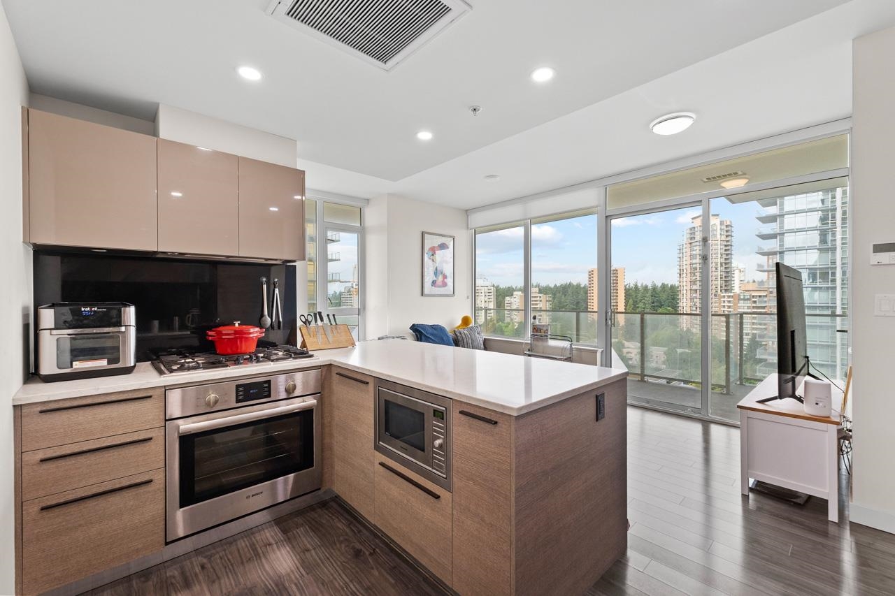 6383 Mckay Avenue #1106, Burnaby, BC V5H 0H8