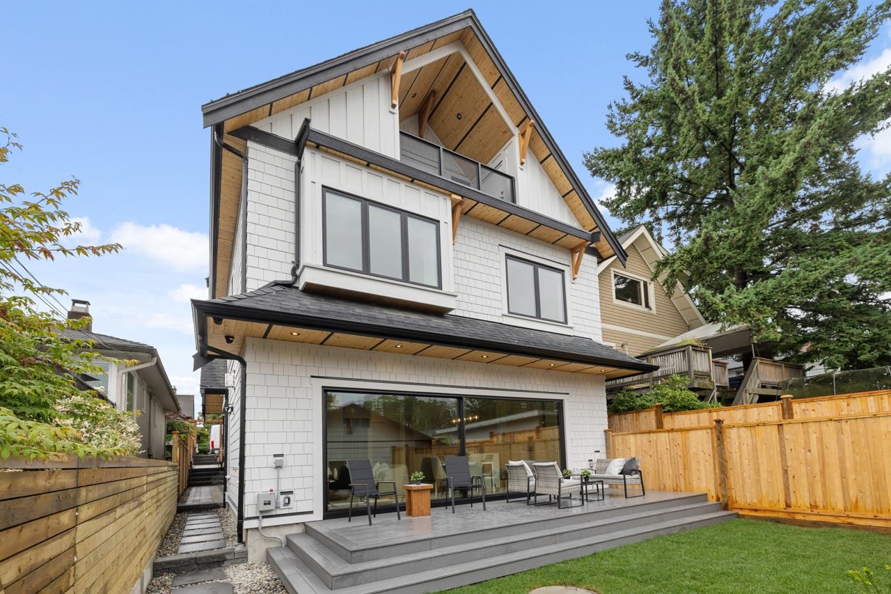 2247 Parker Street #2, Vancouver, BC V5L 2L8