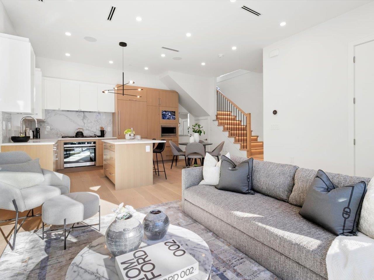 4687 West 15th Avenue, Vancouver, BC V6R 3B5