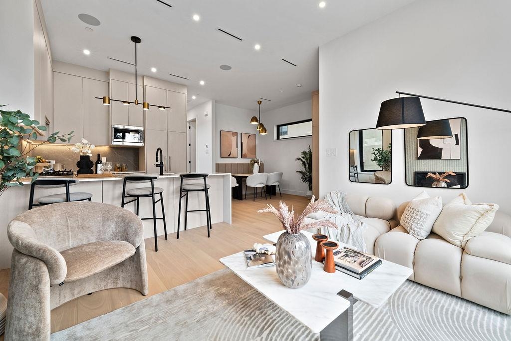 6890 Brooks Street, Vancouver, BC V5S 3J7