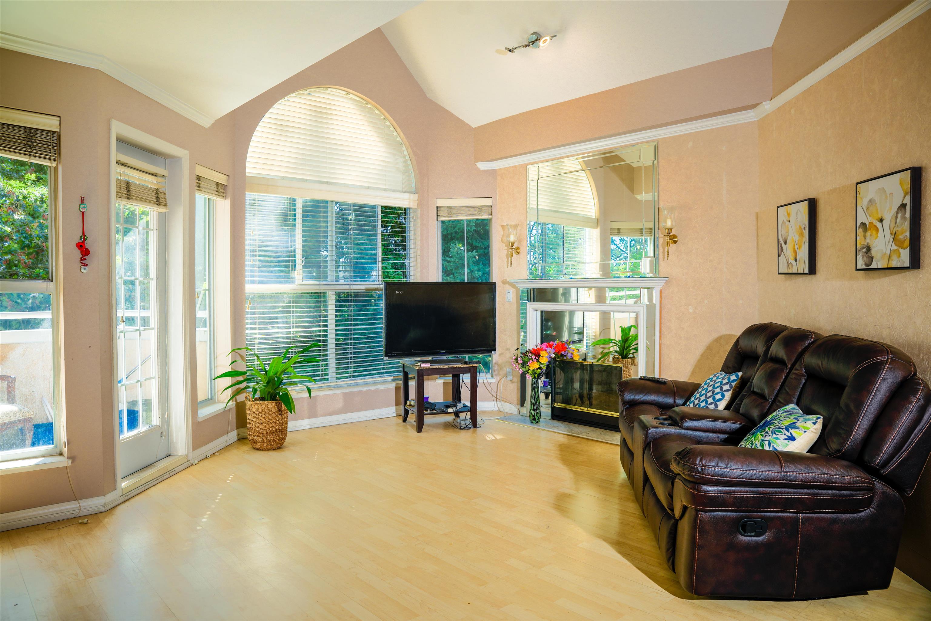 7435 121a Street #410, Surrey, BC V3W 0W8