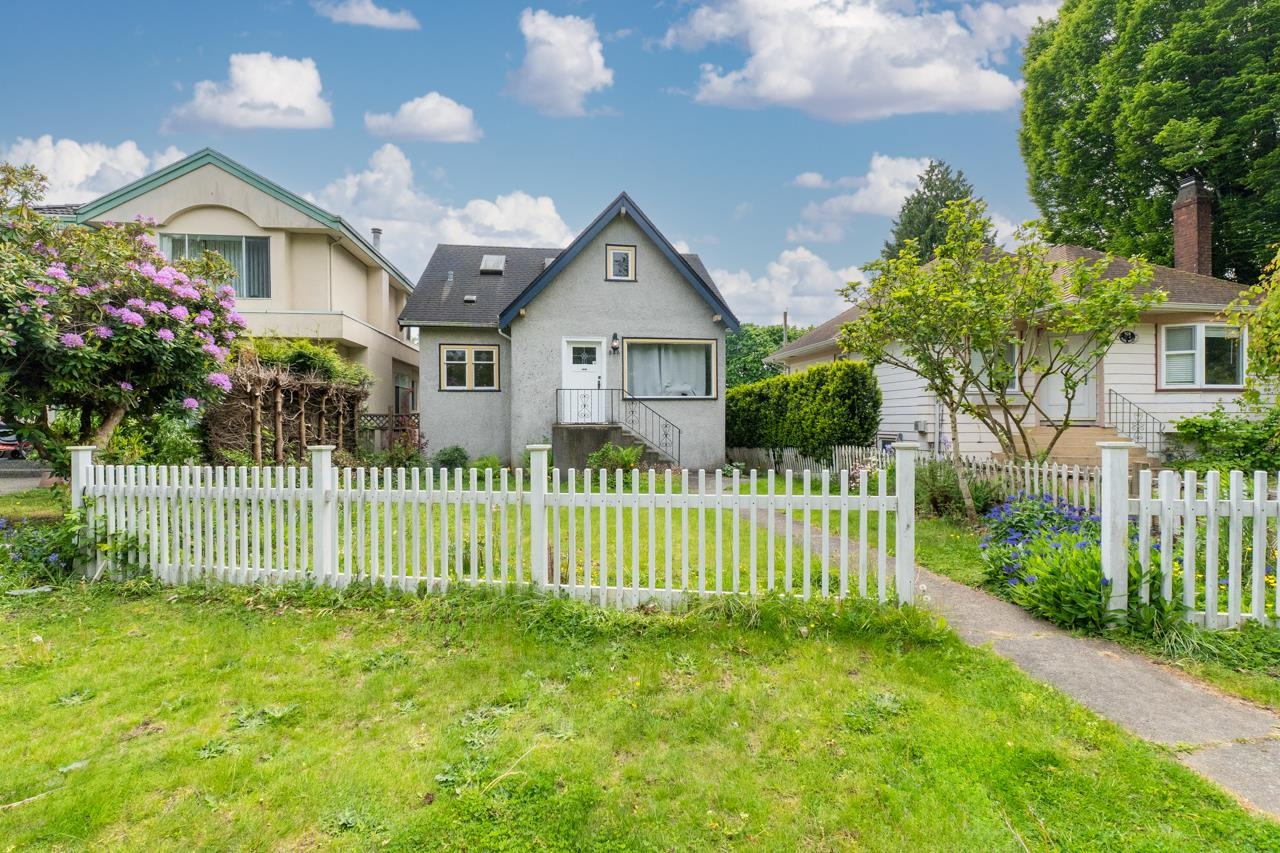 922 Park Drive, Vancouver, BC V6P 2J4