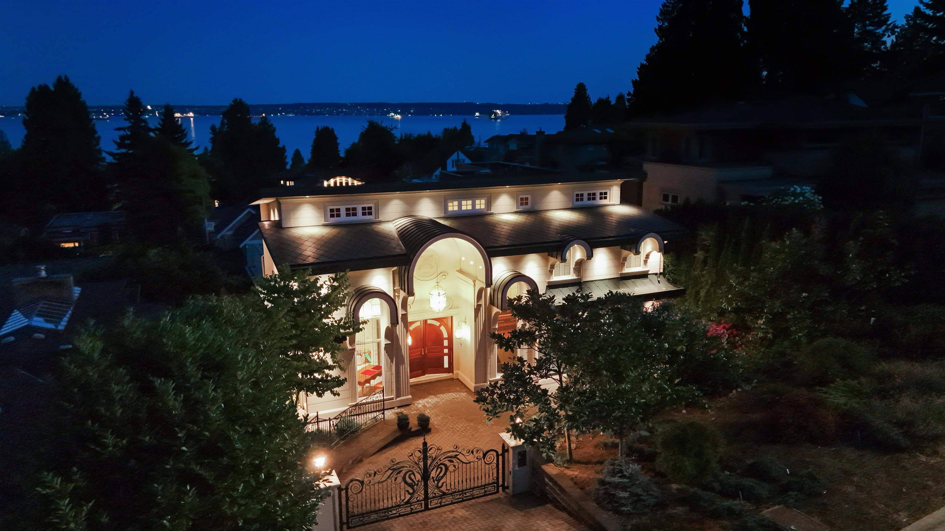 2540 Mathers Avenue, West Vancouver, BC V7V 2J1