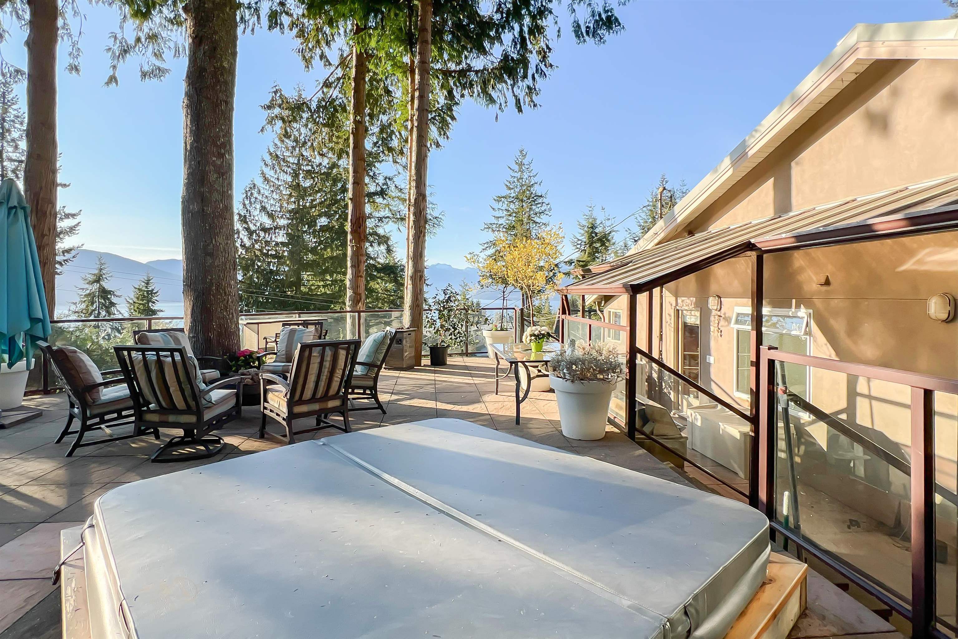15 Oceanview Road, Lions Bay, BC V0N 2E0