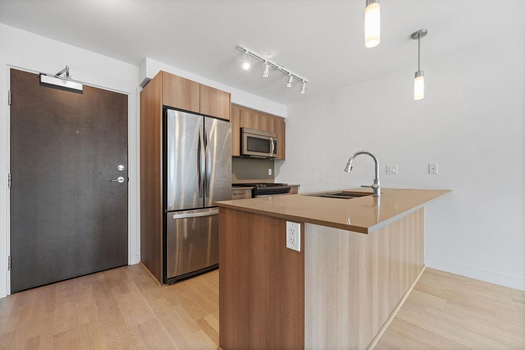 7058 14th Avenue #325, Burnaby, BC V3N 0E6