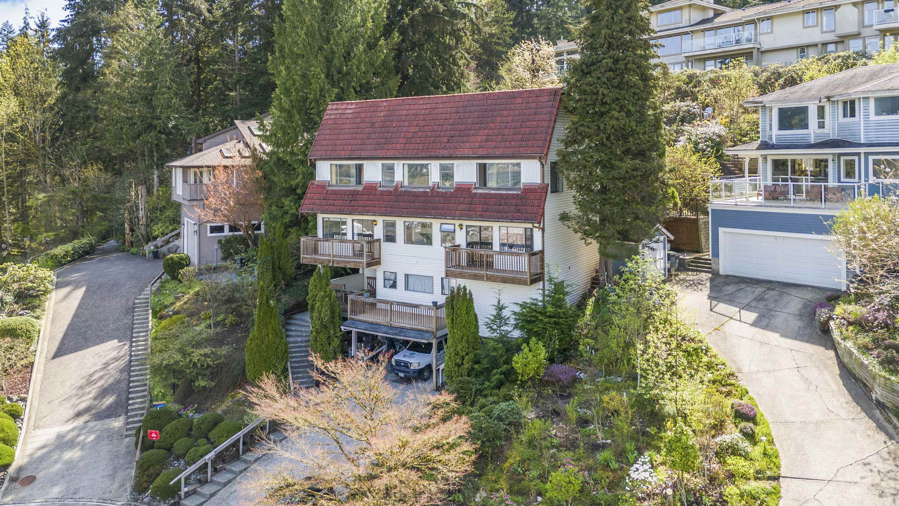 15 Noble Court, Port Moody, BC V3H 3Z5