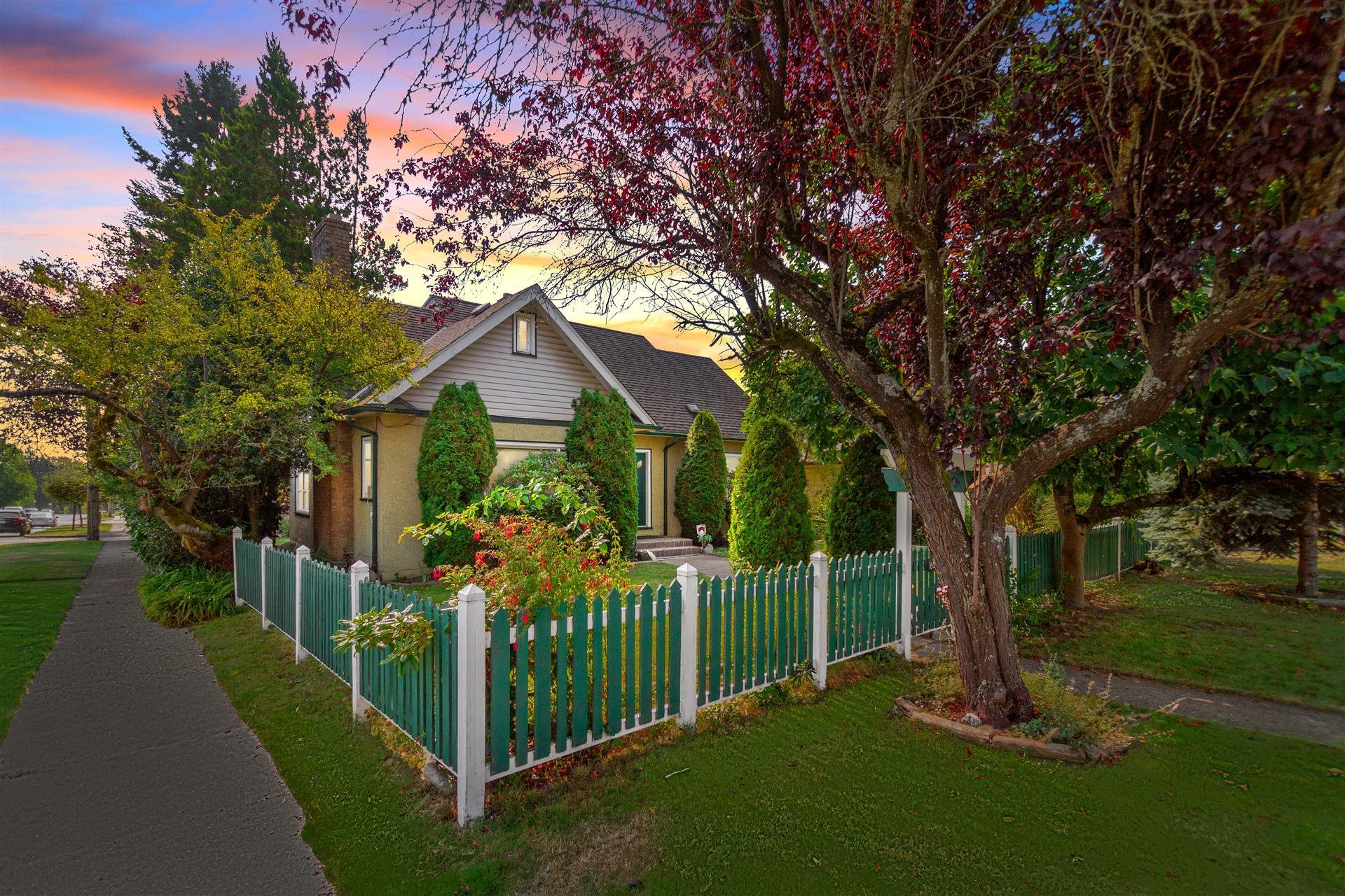 1602 10th Avenue, New Westminster, BC V3M 3J3