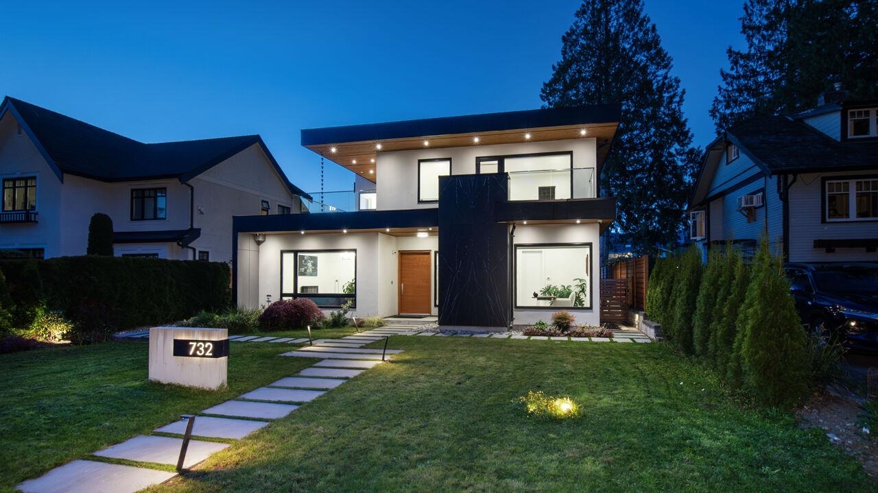 732 11th Street East, North Vancouver, BC V7L 2H8