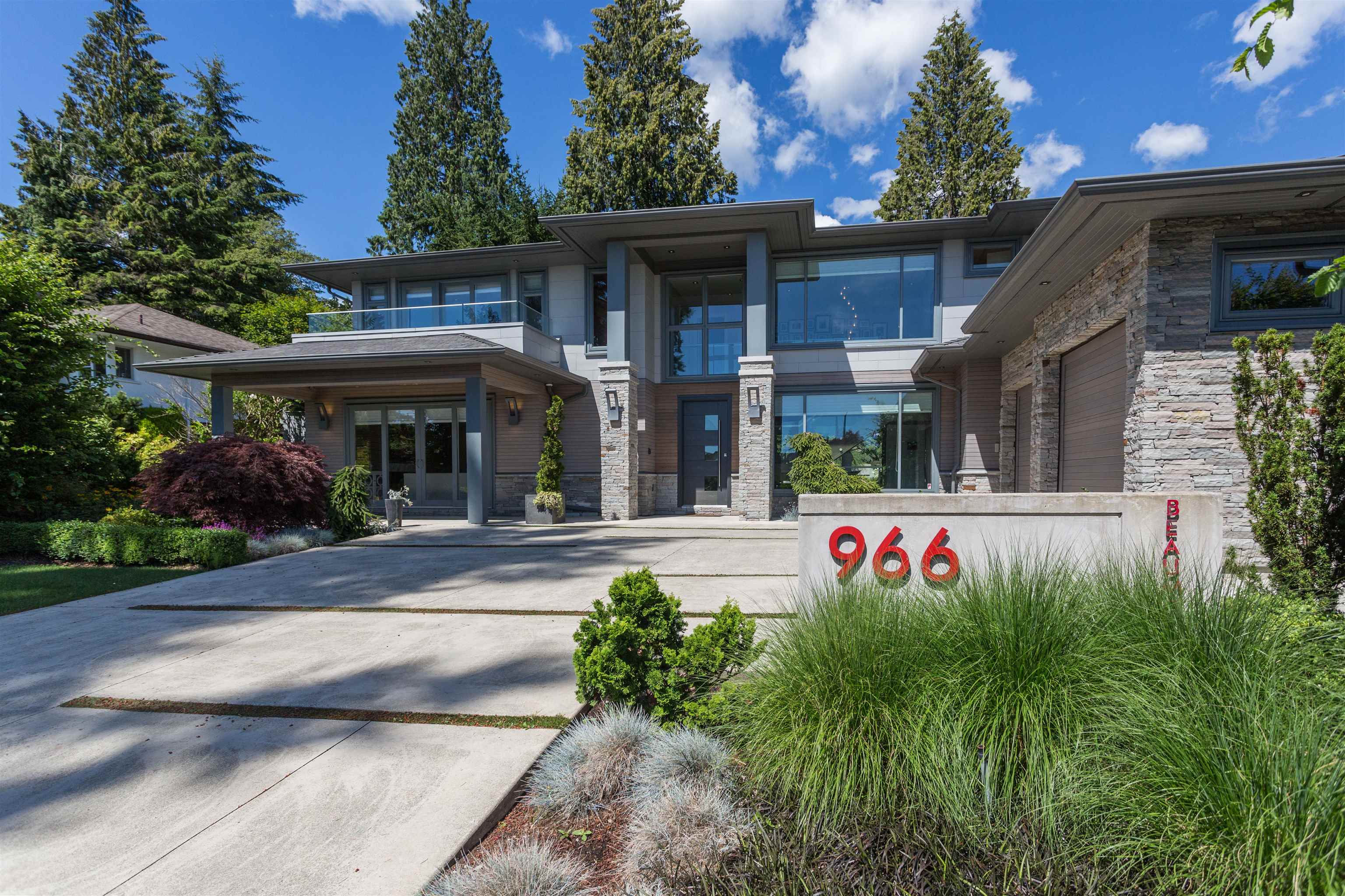 966 966 Beaumont Drive, North Vancouver, BC V7R 1P6