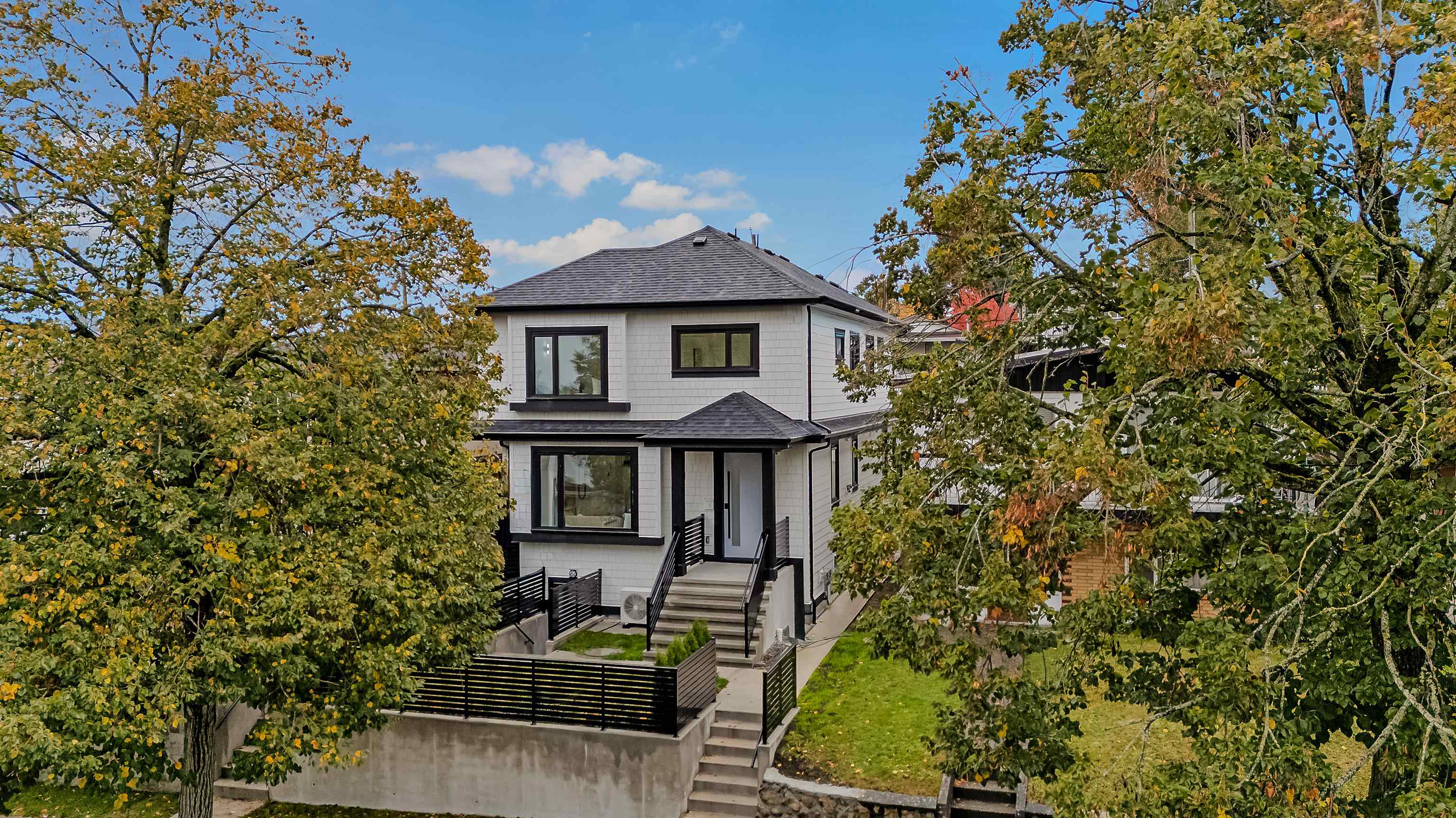 585 East 60th Avenue #2, Vancouver, BC V5X 2A2