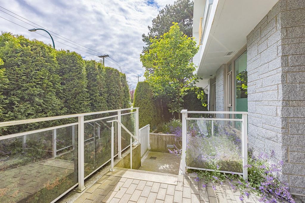 375 West 59th Avenue #106, Vancouver, BC V5X 0J4