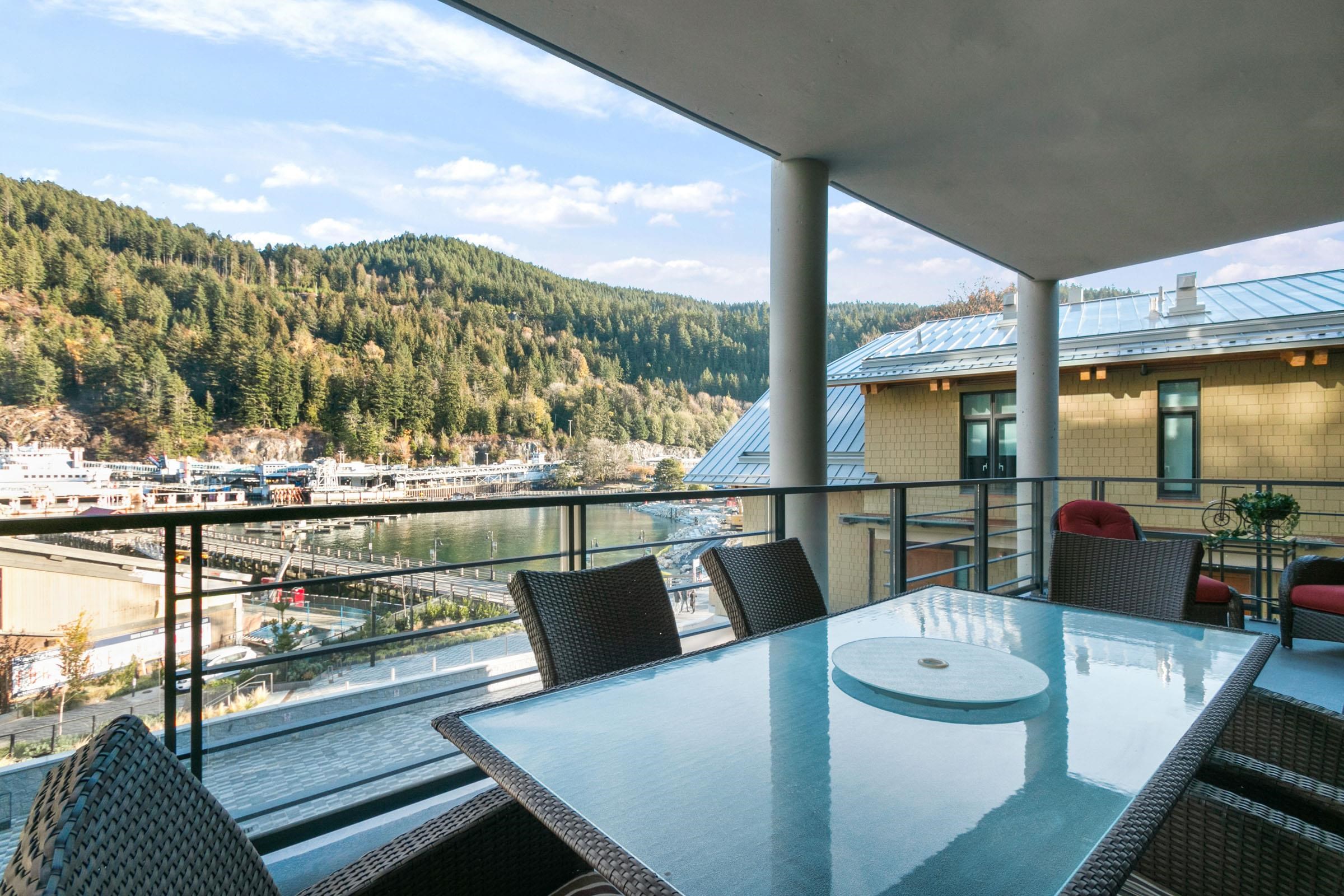 6697 Nelson Avenue #303, West Vancouver, BC V7W 2B2