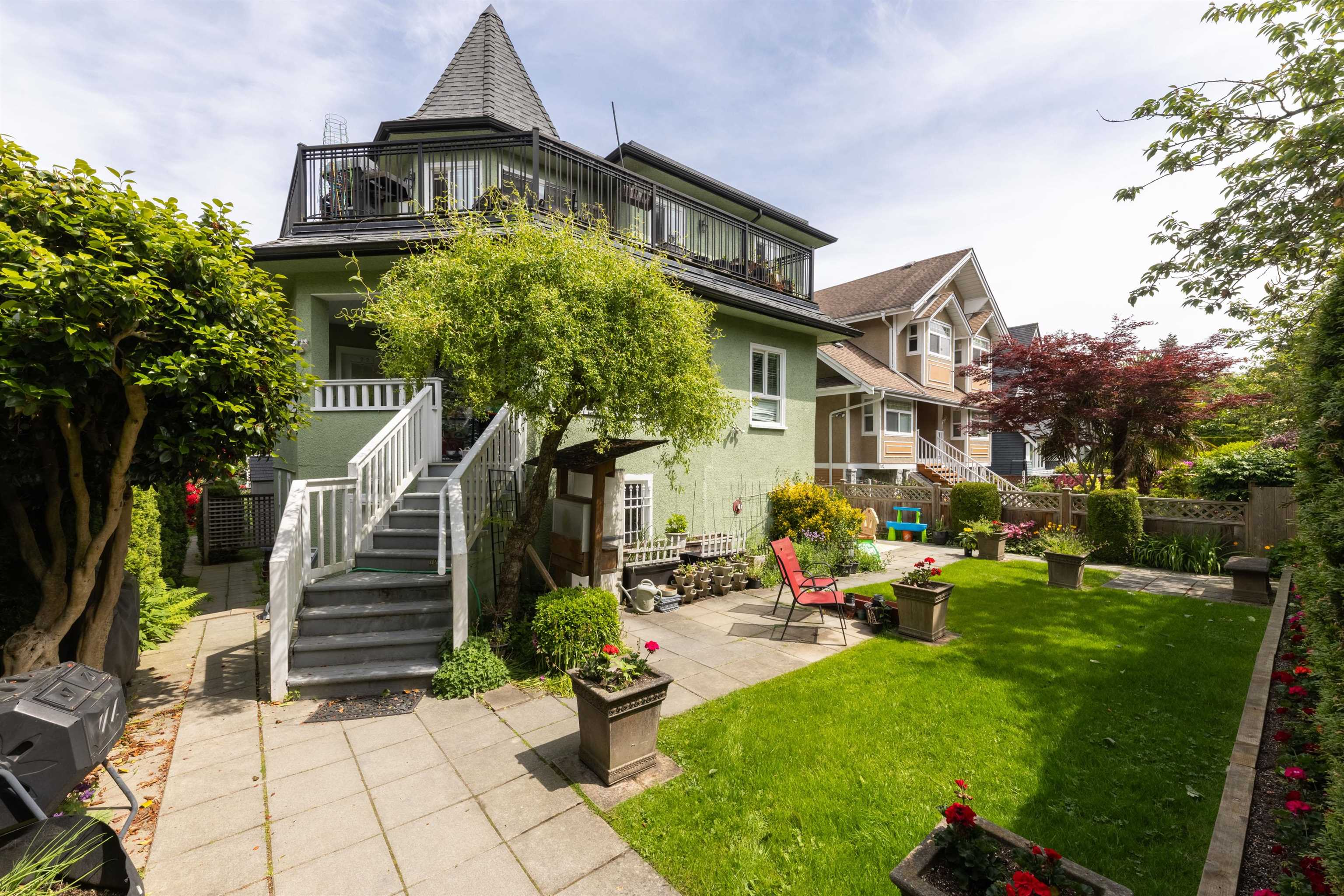 151 West 14th Avenue, Vancouver, BC V5Y 1W8