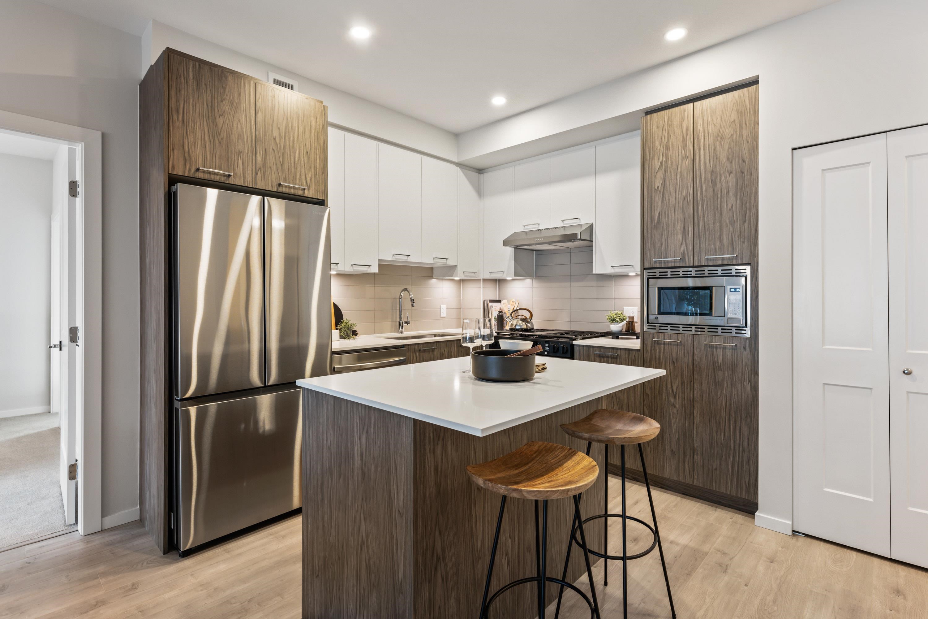 3317 148 St #703, Surrey, BC V4P 0H9