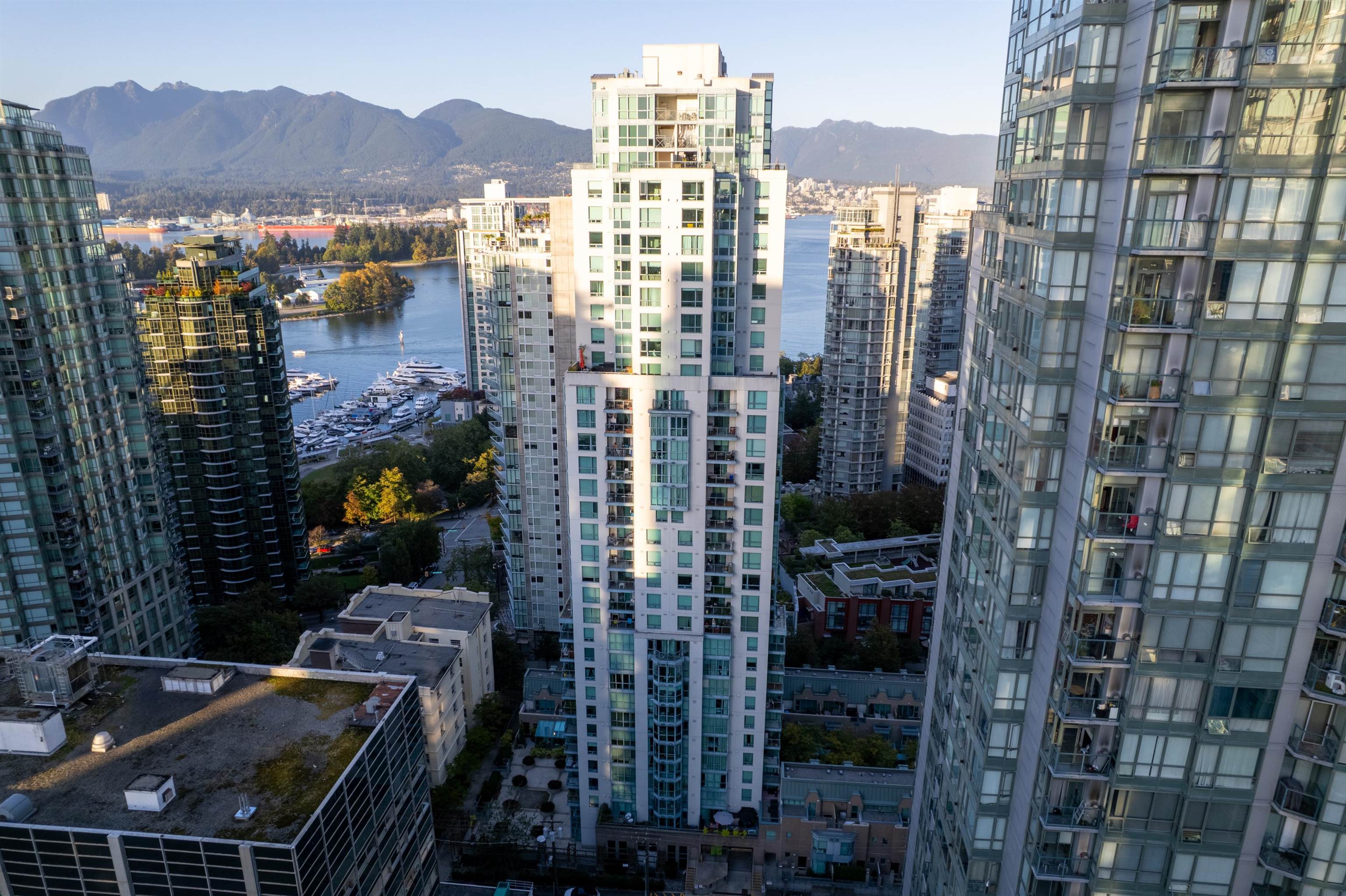 1238 Melville Street #2904, Vancouver, BC V6E 4N2