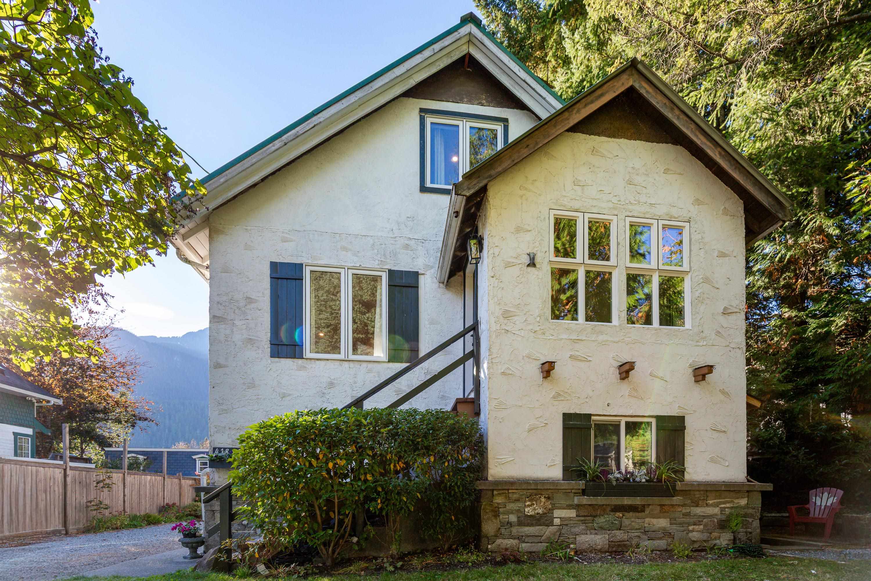41869 Hope Rd, Squamish, BC V0N 1H0