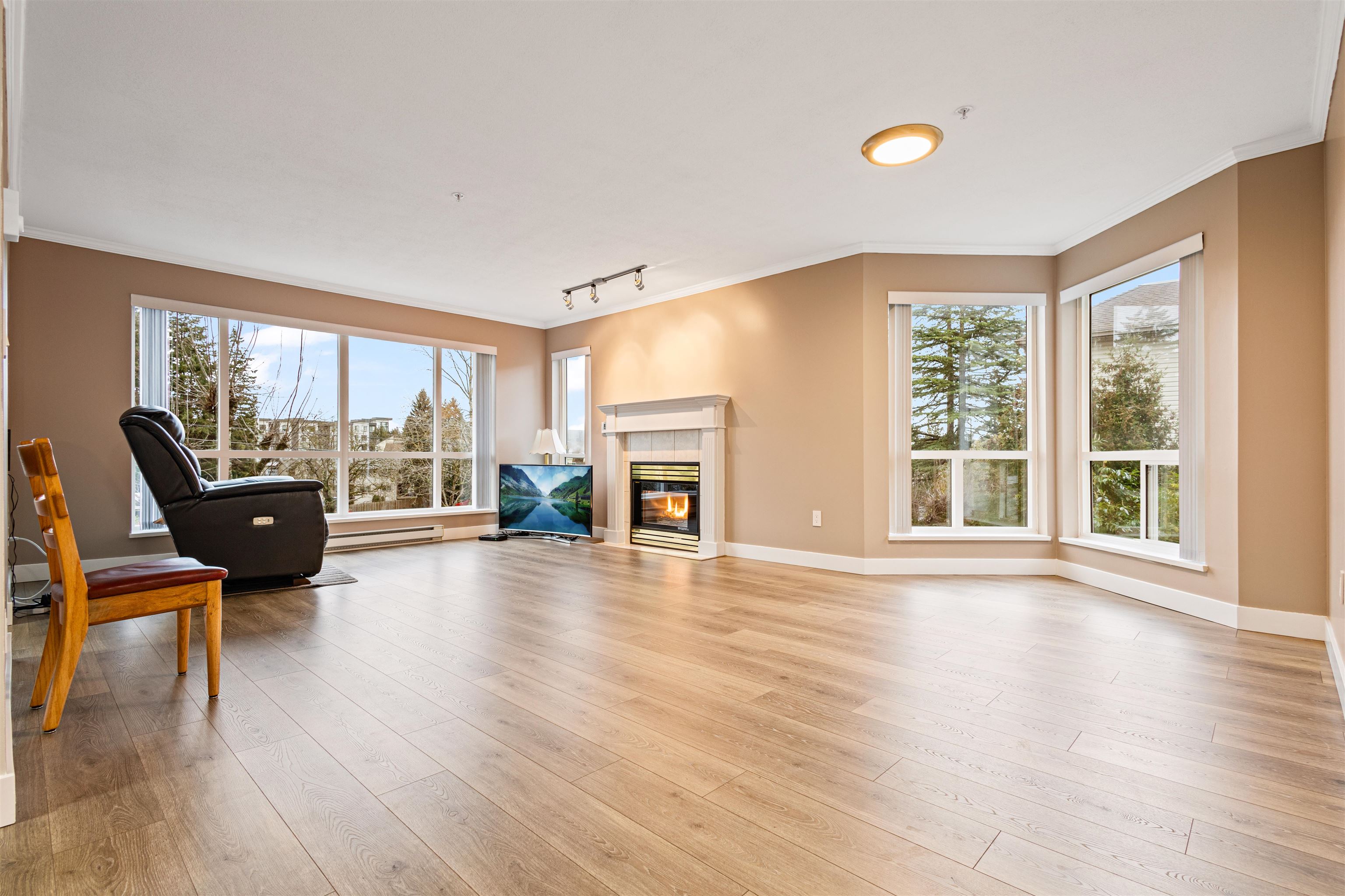 32120 Mount Waddington Avenue #206, Abbotsford, BC V2T 2E8