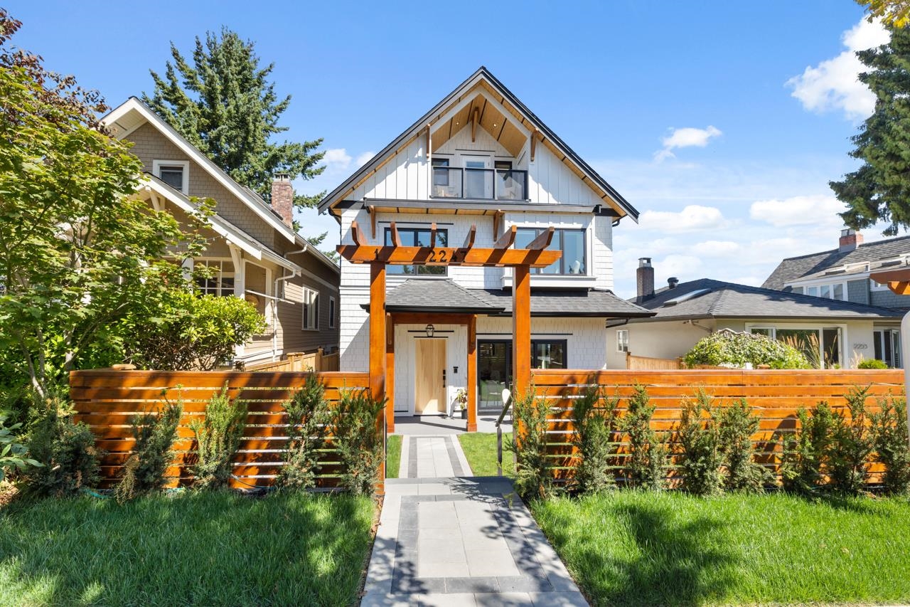 2247 Parker Street #1, Vancouver, BC V5L 2L8