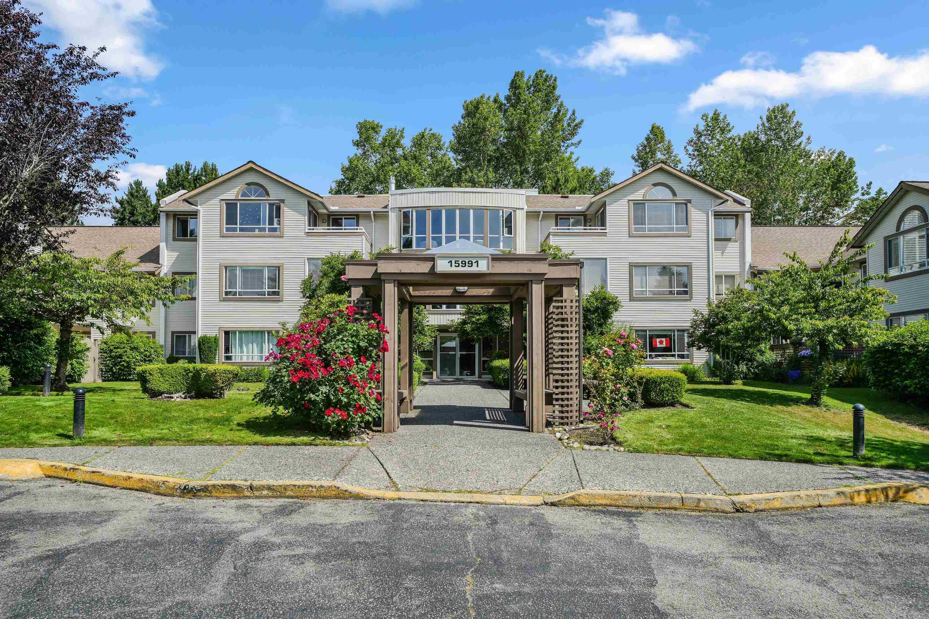 15991 Thrift Avenue #209, White Rock, BC V4B 2M9
