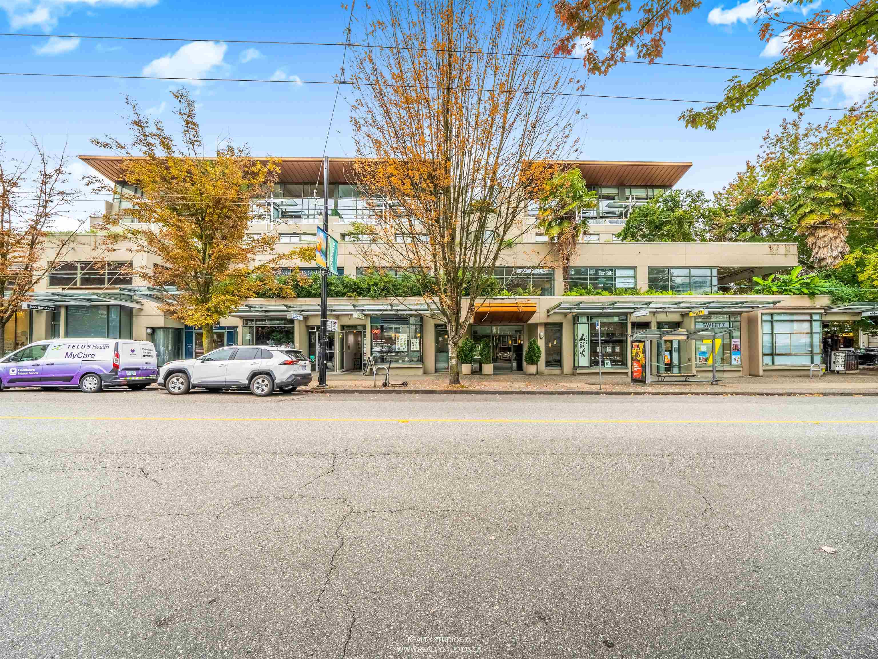 1688 Robson Street #302, Vancouver, BC V6G 1C7