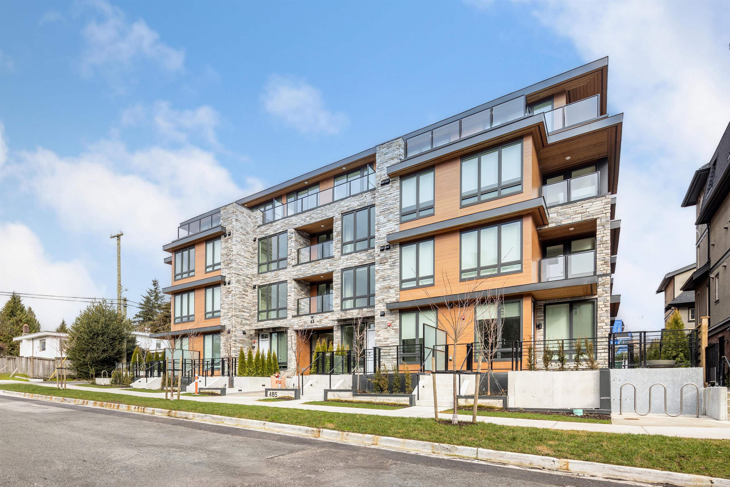485 West 63rd Avenue #205, Vancouver, BC V5X 2J3