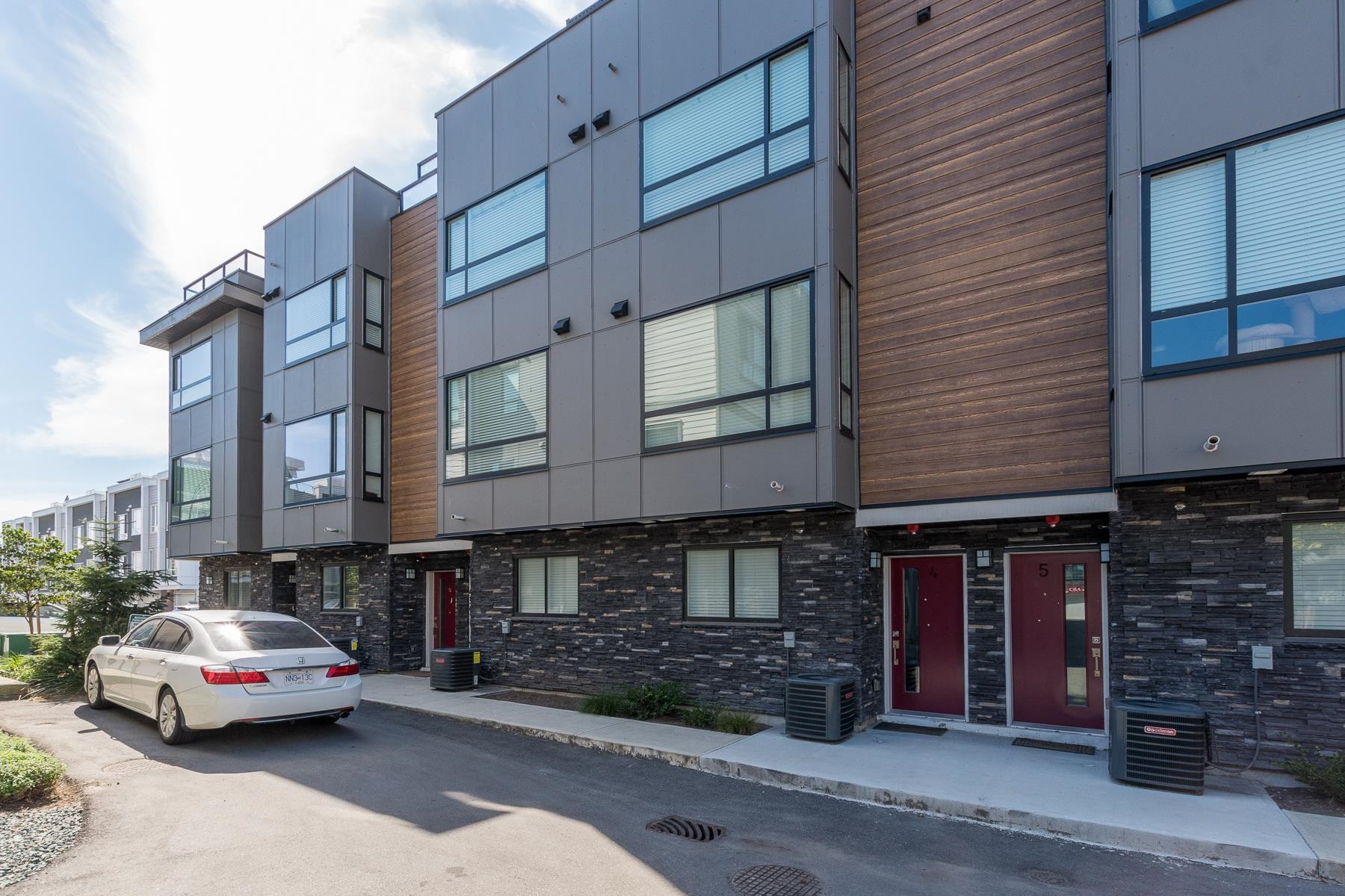 19631 19631 55a Avenue #2, Langley, BC V3A 3X1