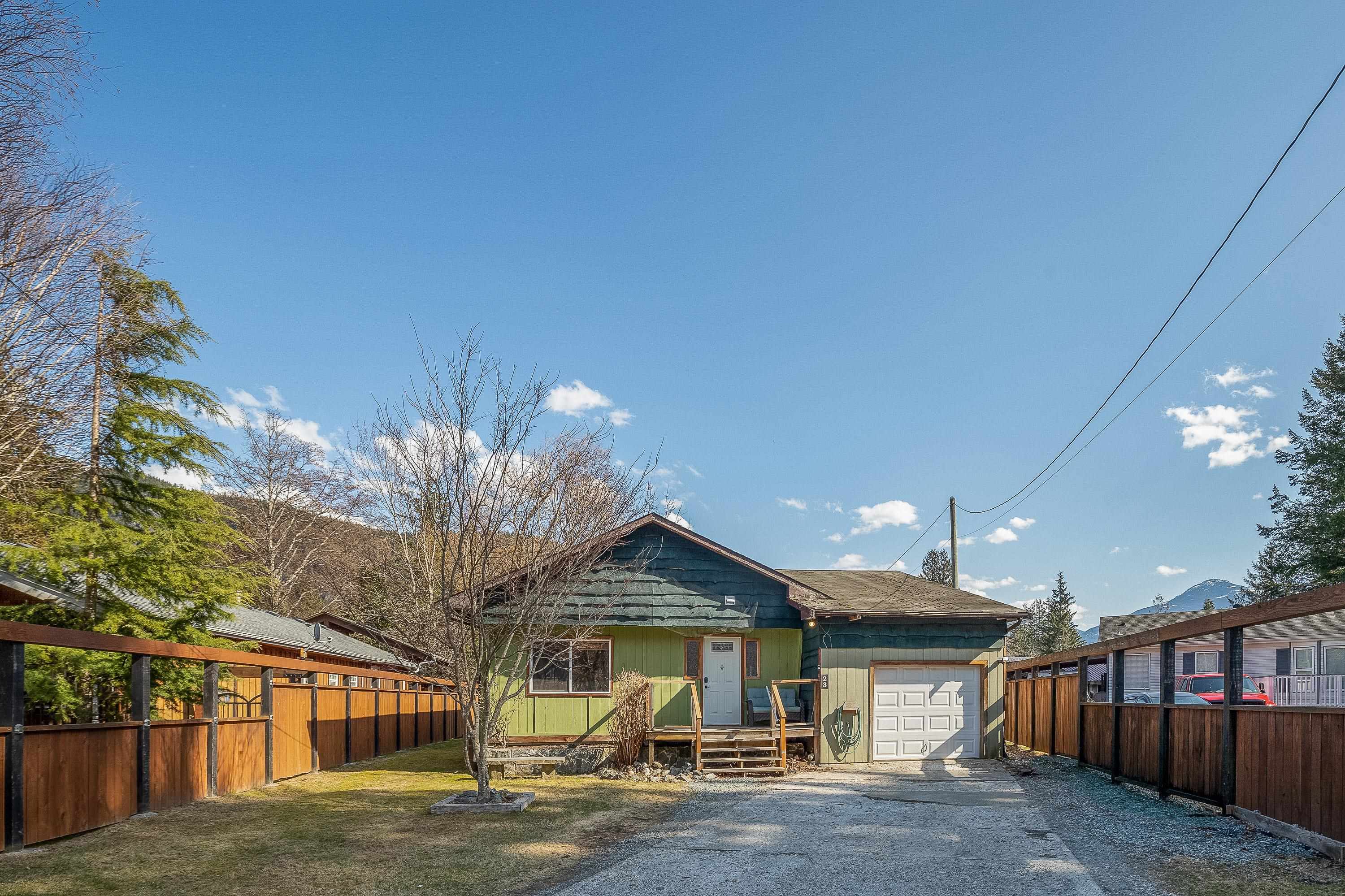 23 Bracken Park Way, Squamish, BC V0N 1T0