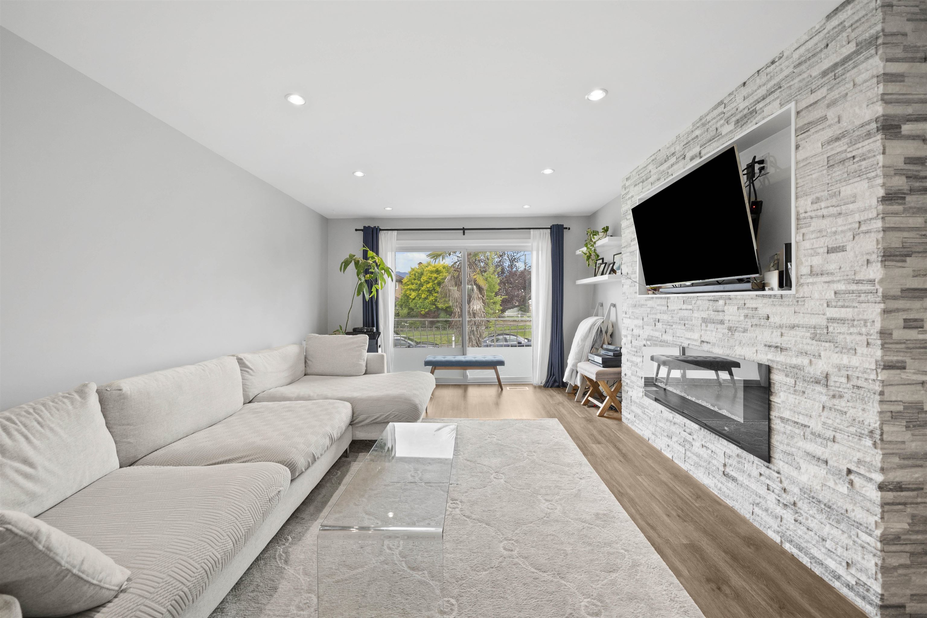 3160 East 6th Avenue, Vancouver, BC V5M 1S5