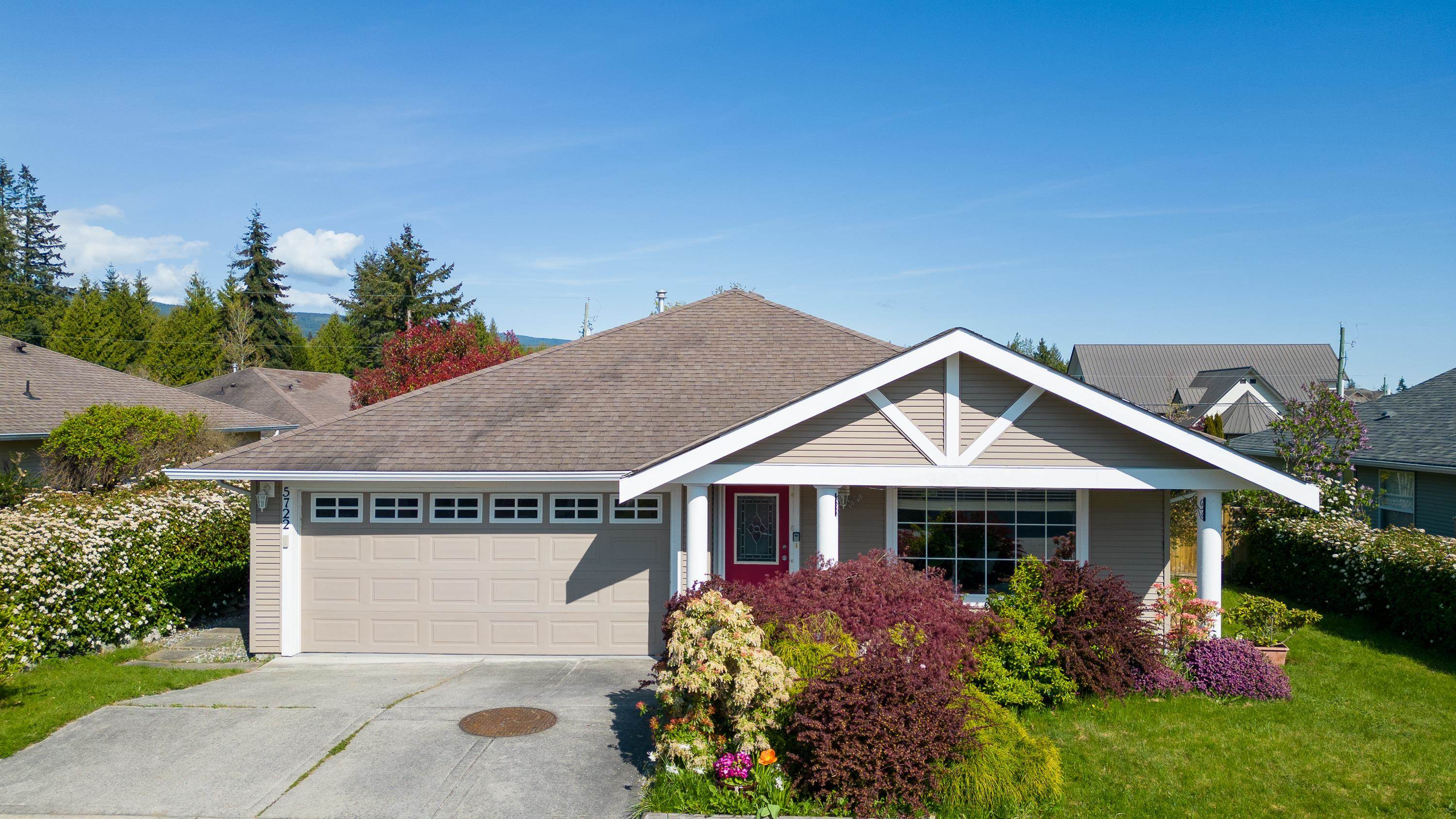 5722 Emily Way, Sechelt, BC V7Z 0N5