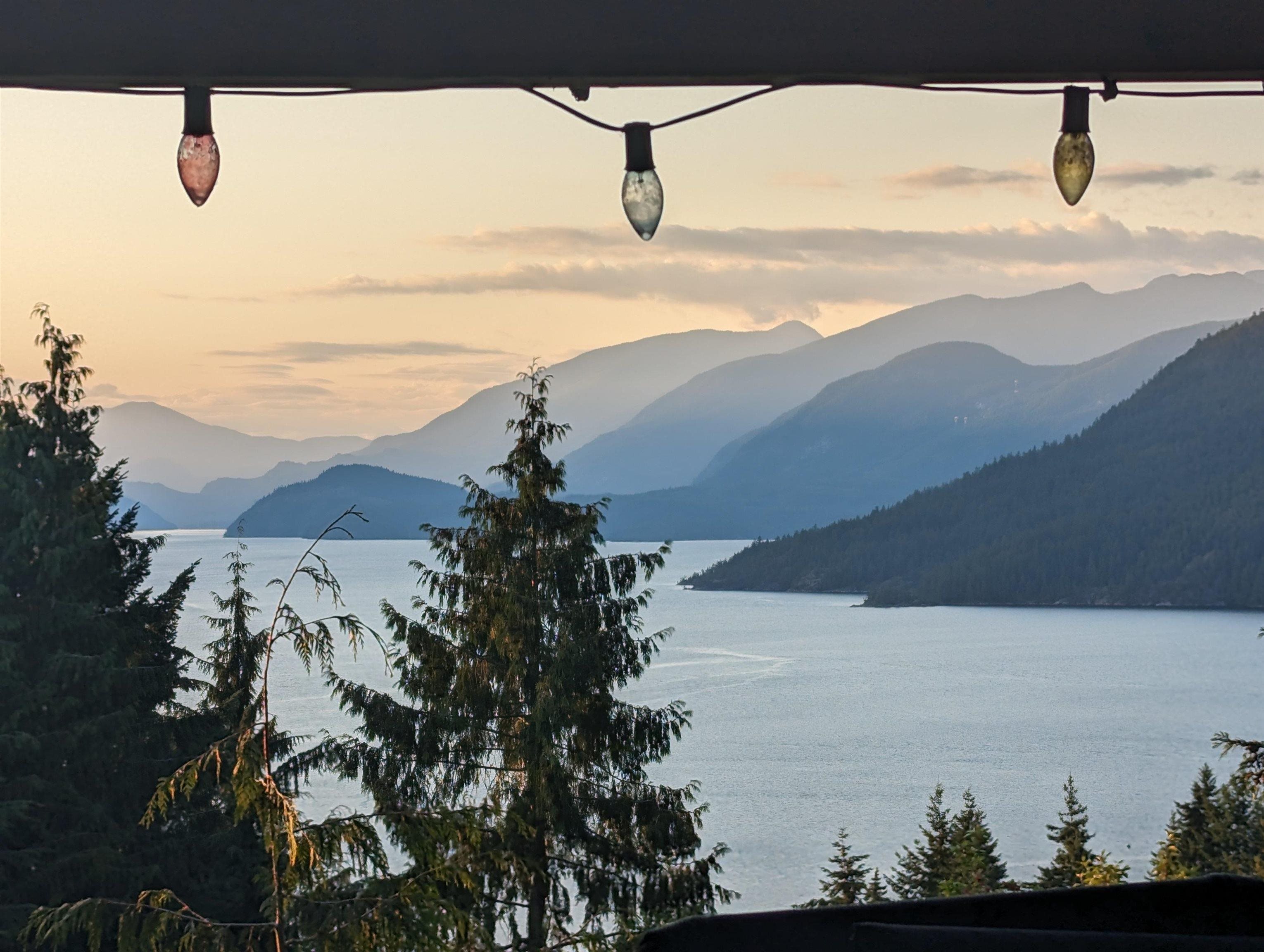 5894 5894 Skookumchuk Road, Sechelt, BC V7Z 0E1