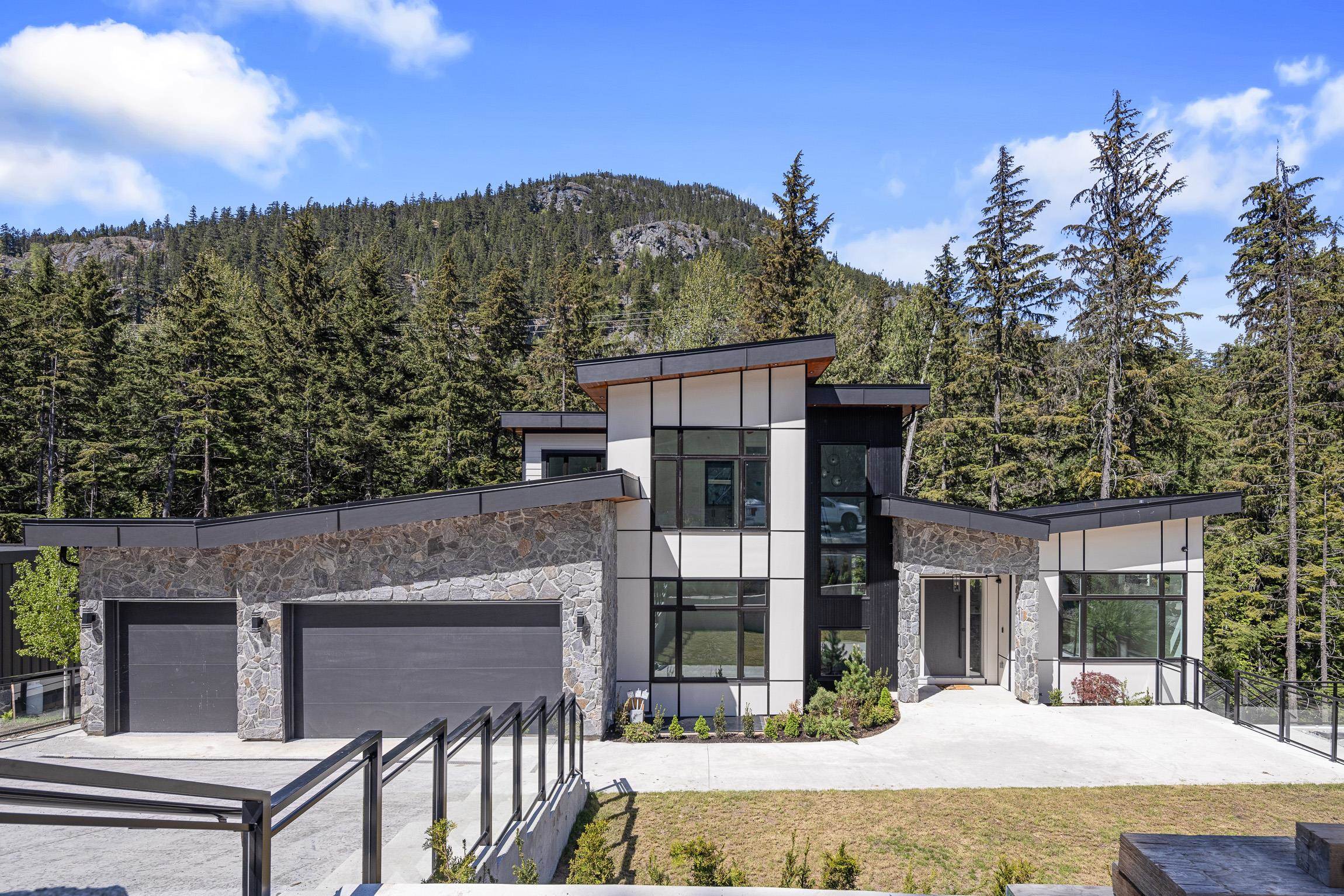 9113 Riverside Drive, Whistler, BC V8E 1M1