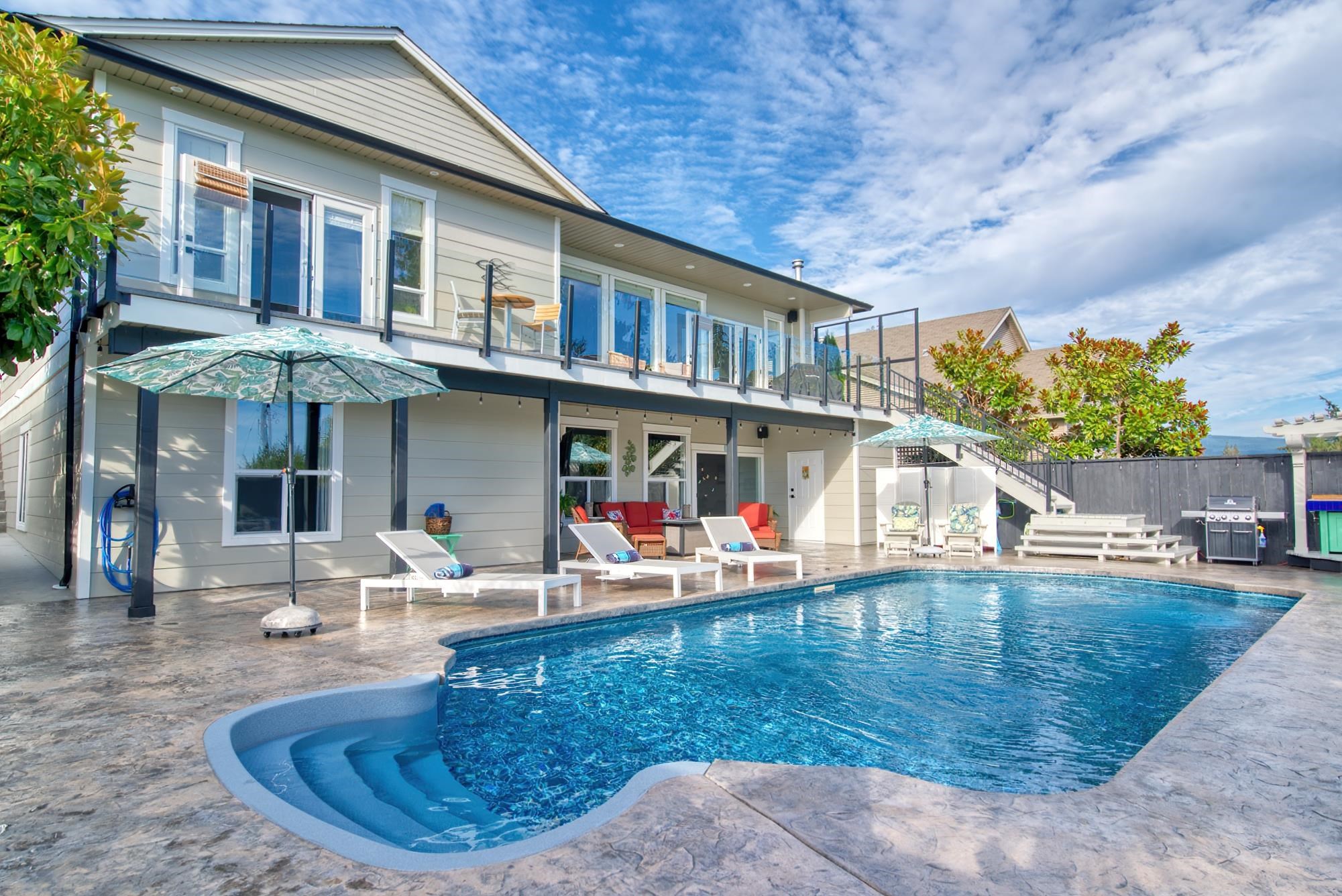 6369 Jasper Rd, Sechelt, BC V7Z 0R7
