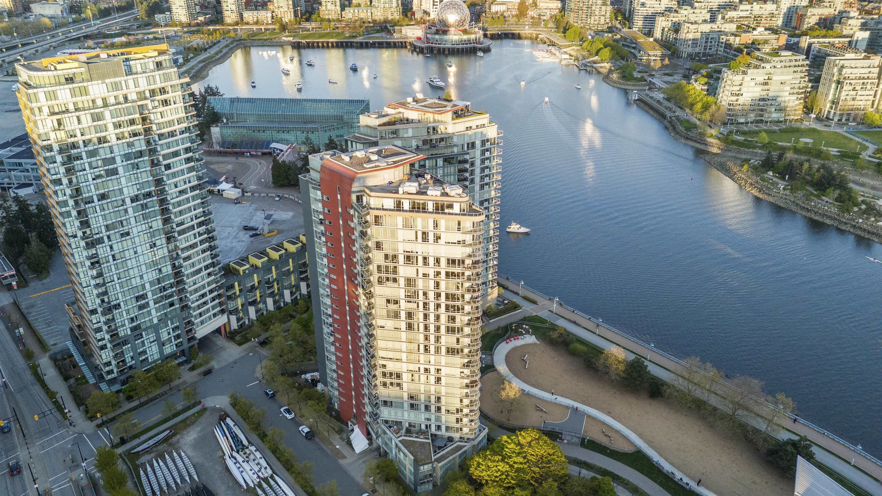 918 Cooperage Way #2207, Vancouver, BC V6B 0A7
